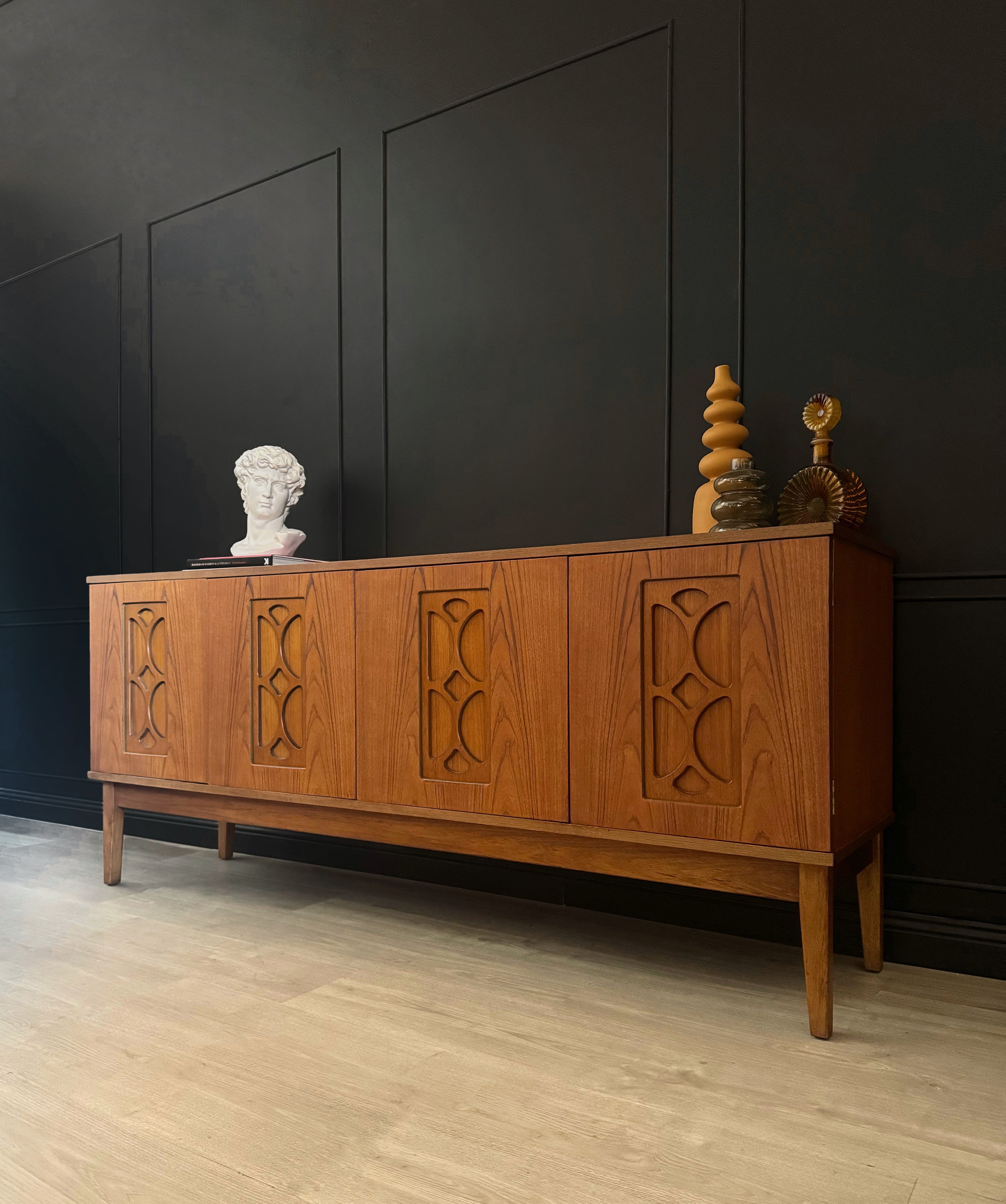 ‘Avalon Furniture’ stunning authentic vintage / mid century buffet / sideboard