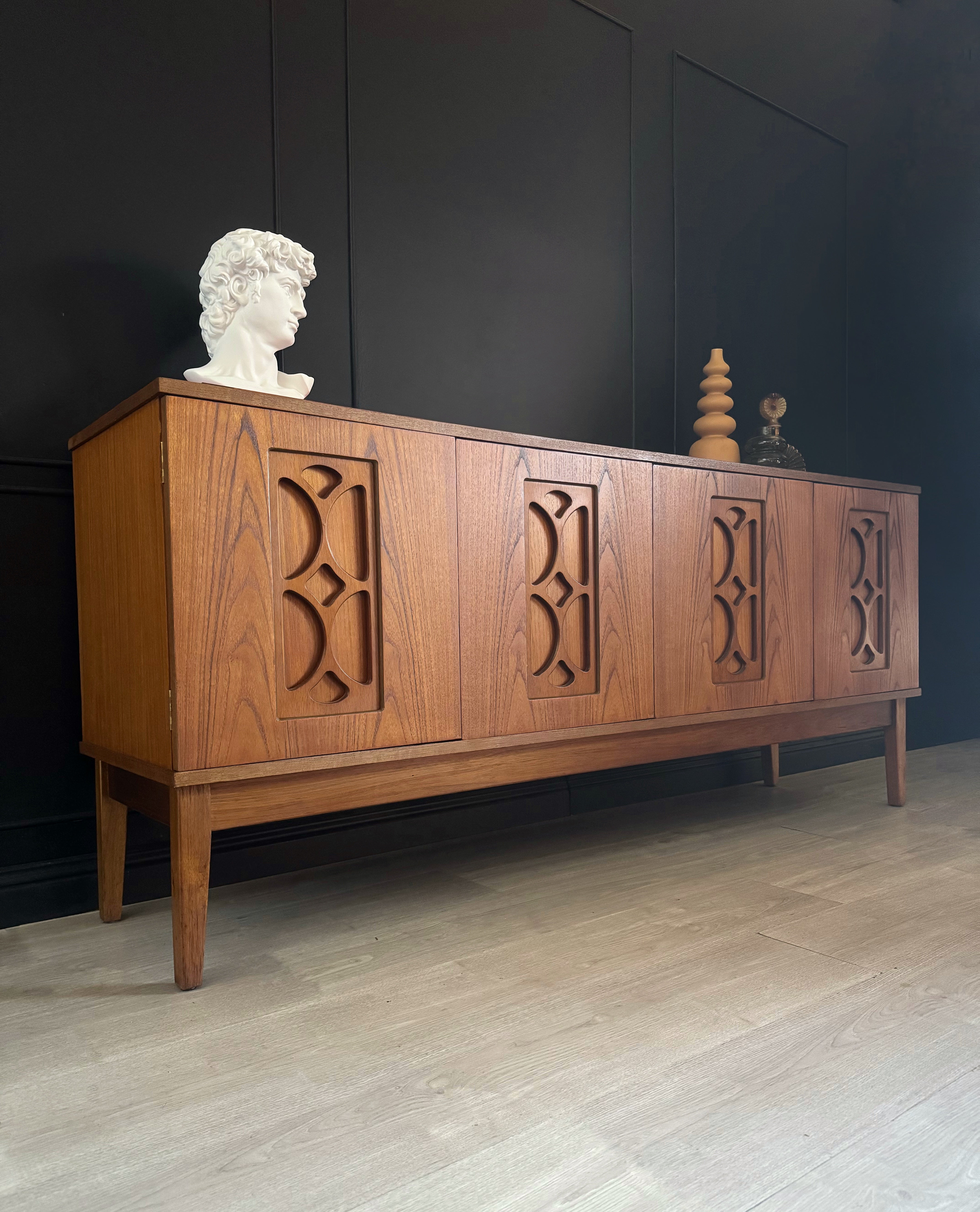 ‘Avalon Furniture’ stunning authentic vintage / mid century buffet / sideboard