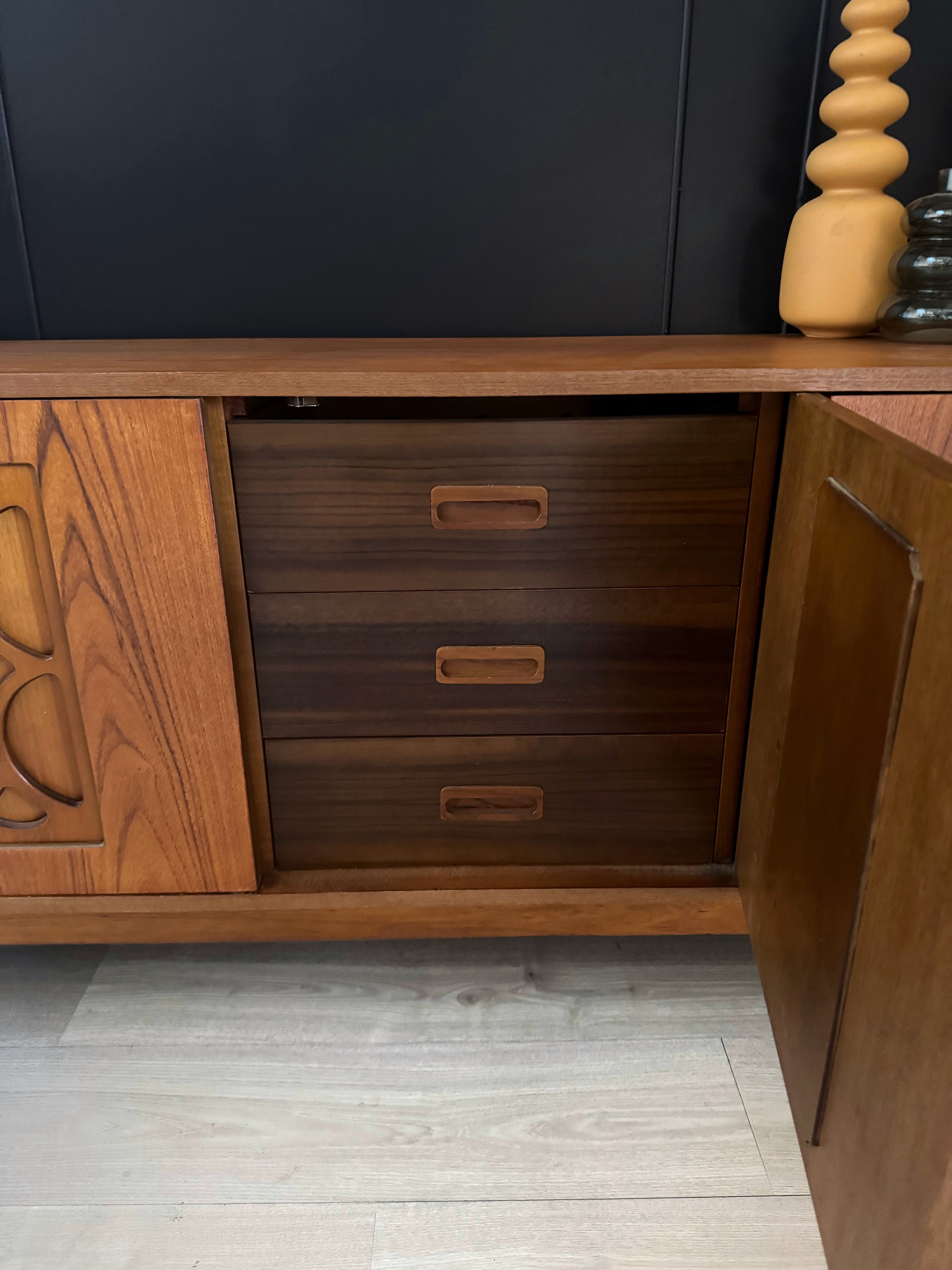 ‘Avalon Furniture’ stunning authentic vintage / mid century buffet / sideboard