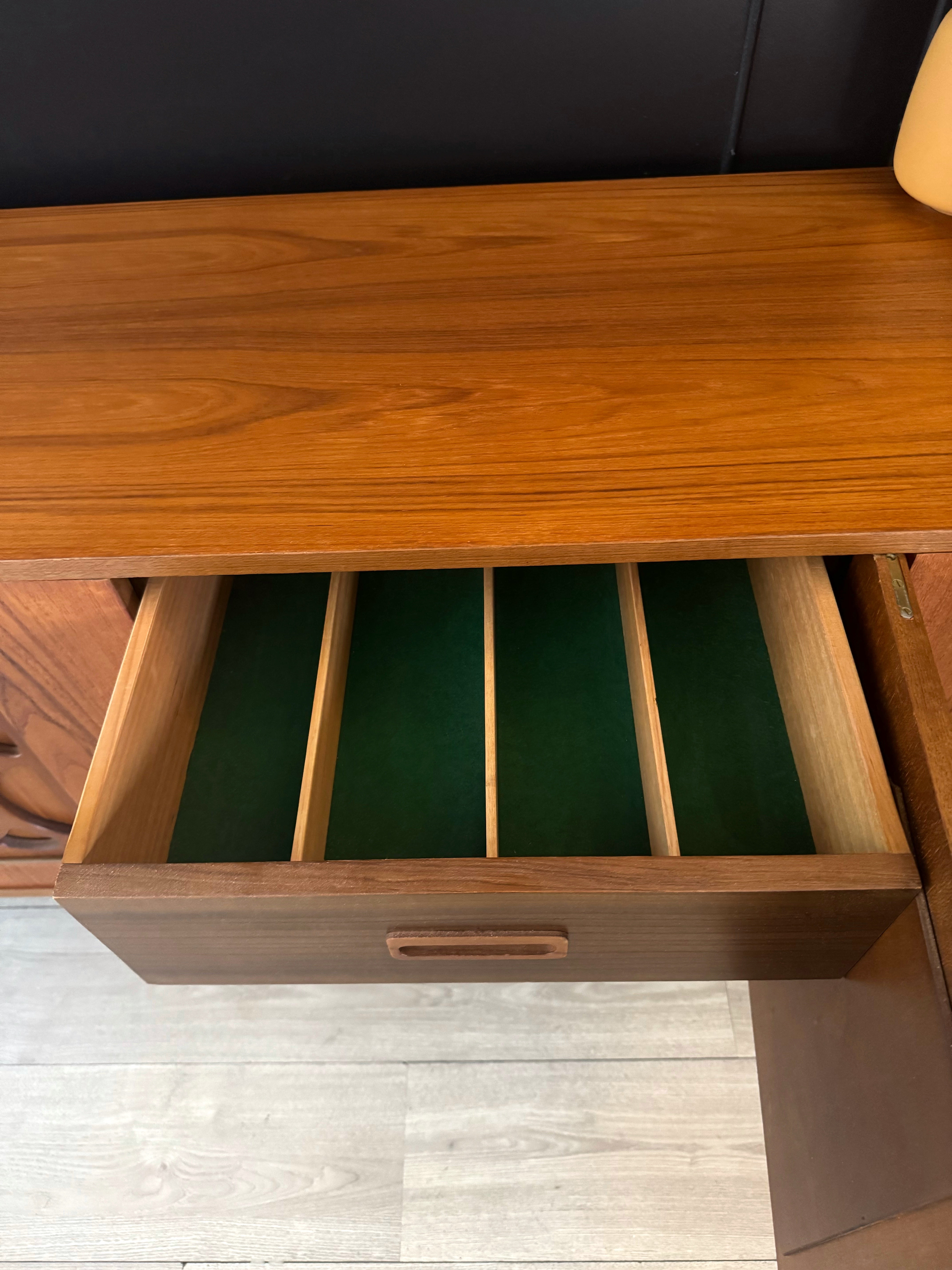 ‘Avalon Furniture’ stunning authentic vintage / mid century buffet / sideboard