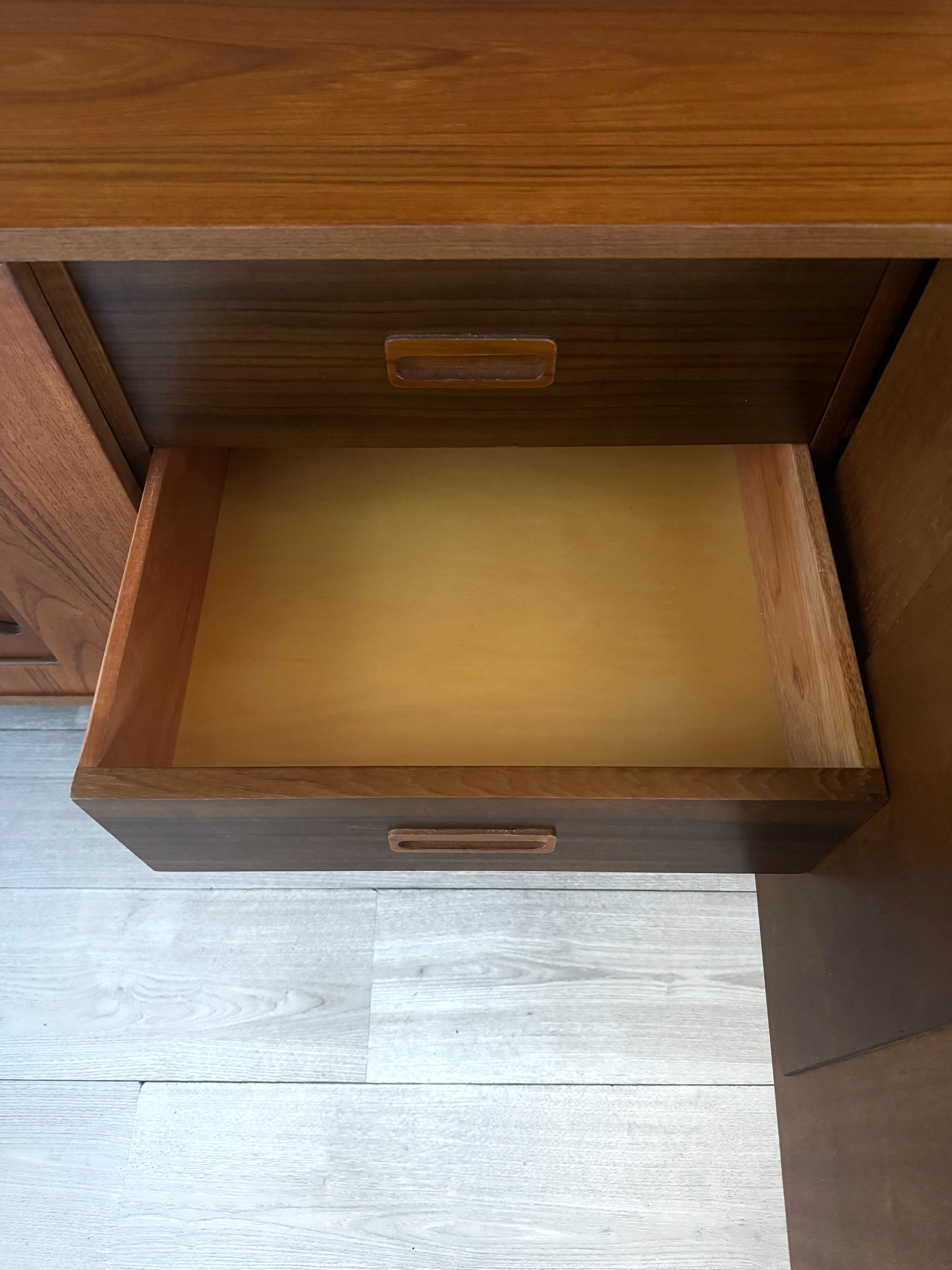 ‘Avalon Furniture’ stunning authentic vintage / mid century buffet / sideboard