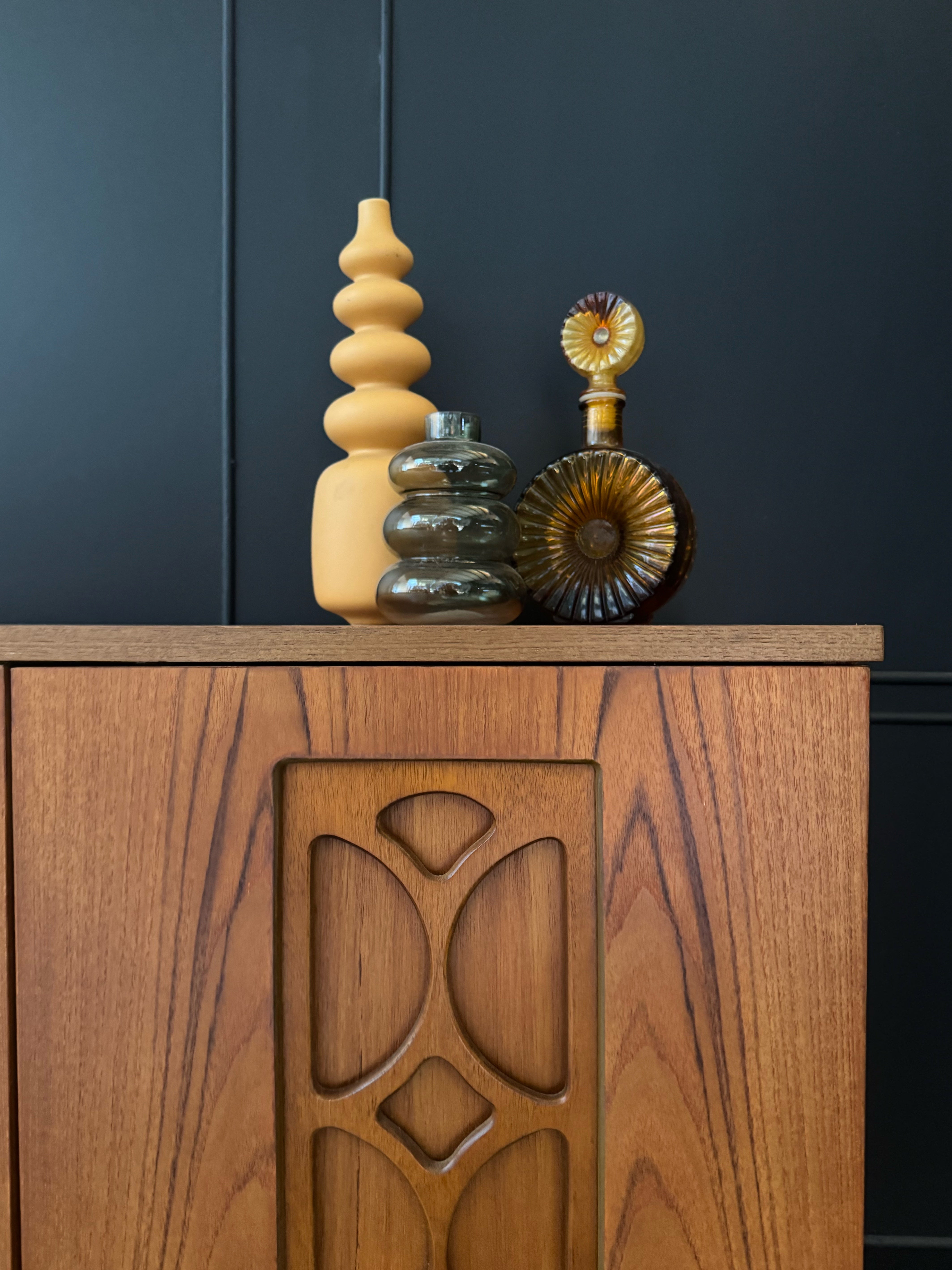 ‘Avalon Furniture’ stunning authentic vintage / mid century buffet / sideboard