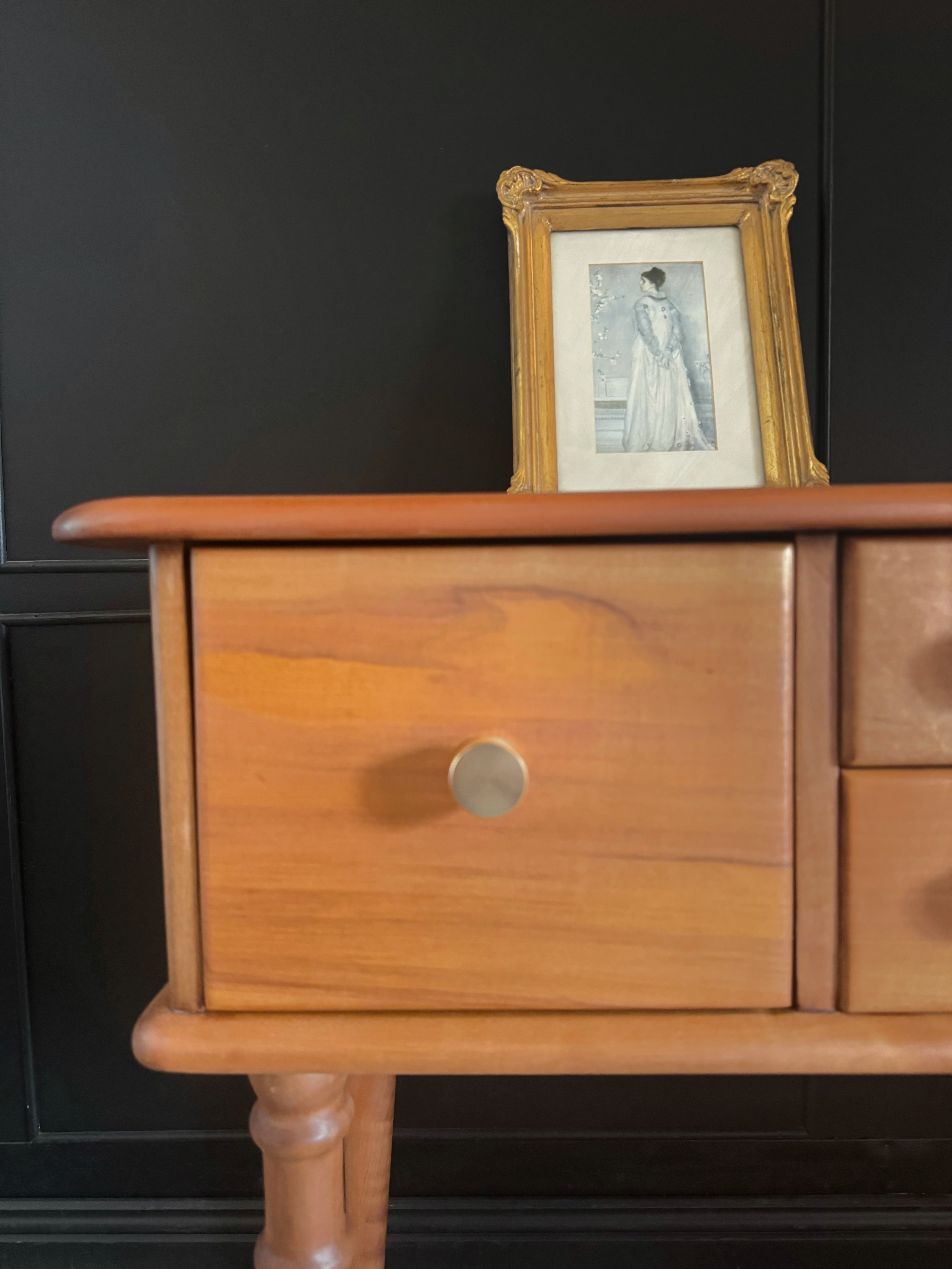 Stunning ‘Myer Heritage’ sideboard / entry table