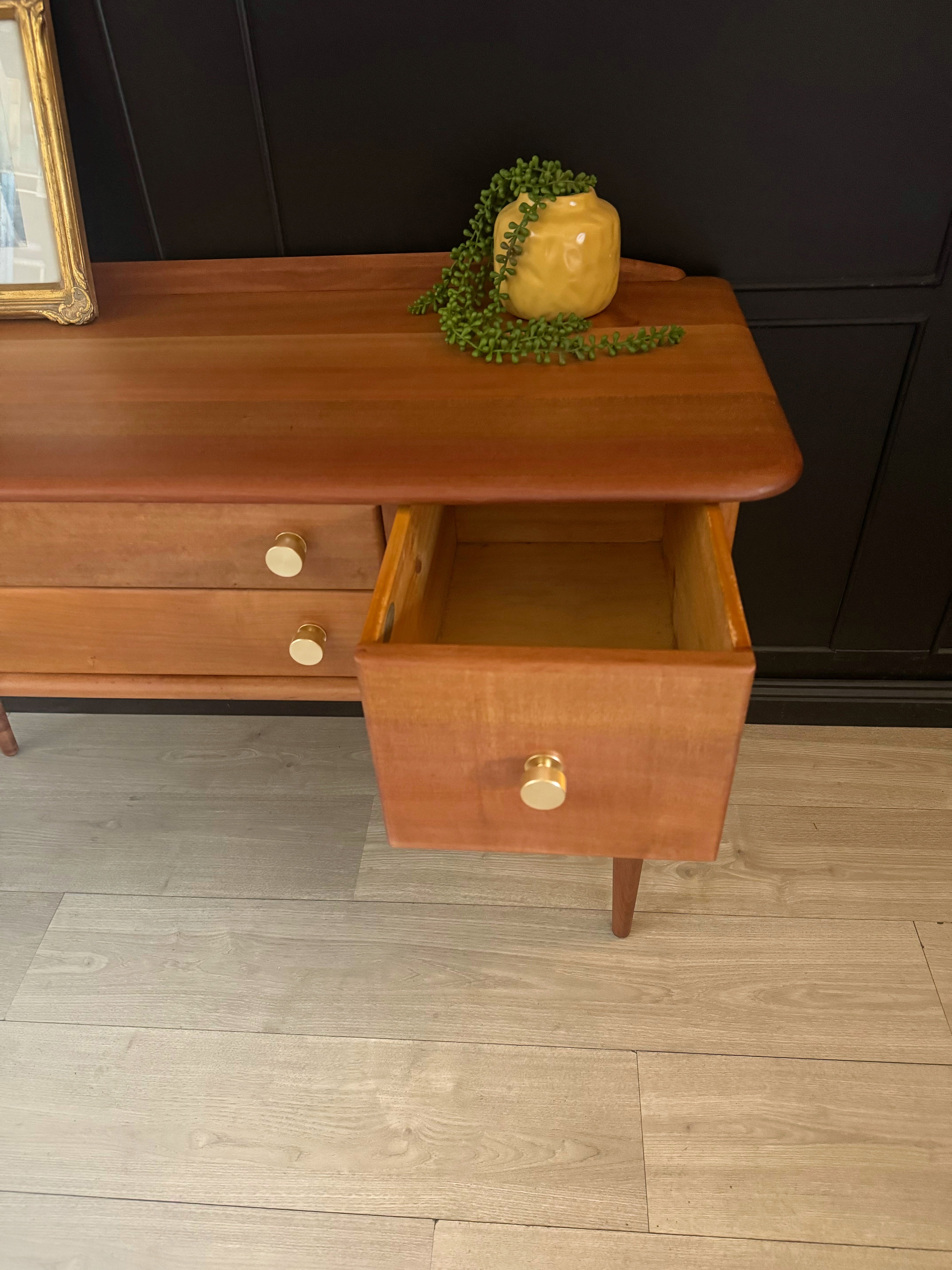 Stunning ‘Myer Heritage’ sideboard / entry table