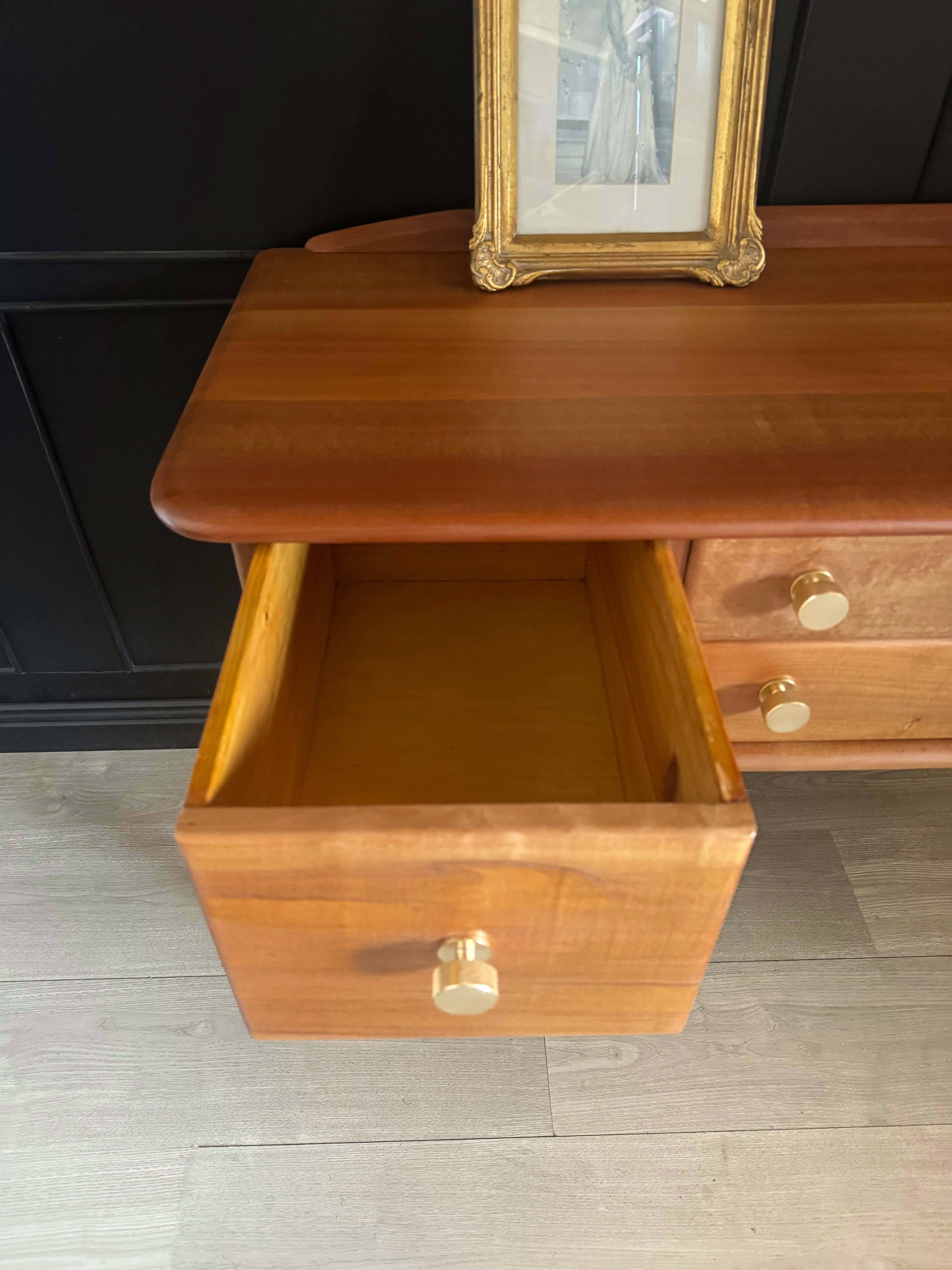 Stunning ‘Myer Heritage’ sideboard / entry table