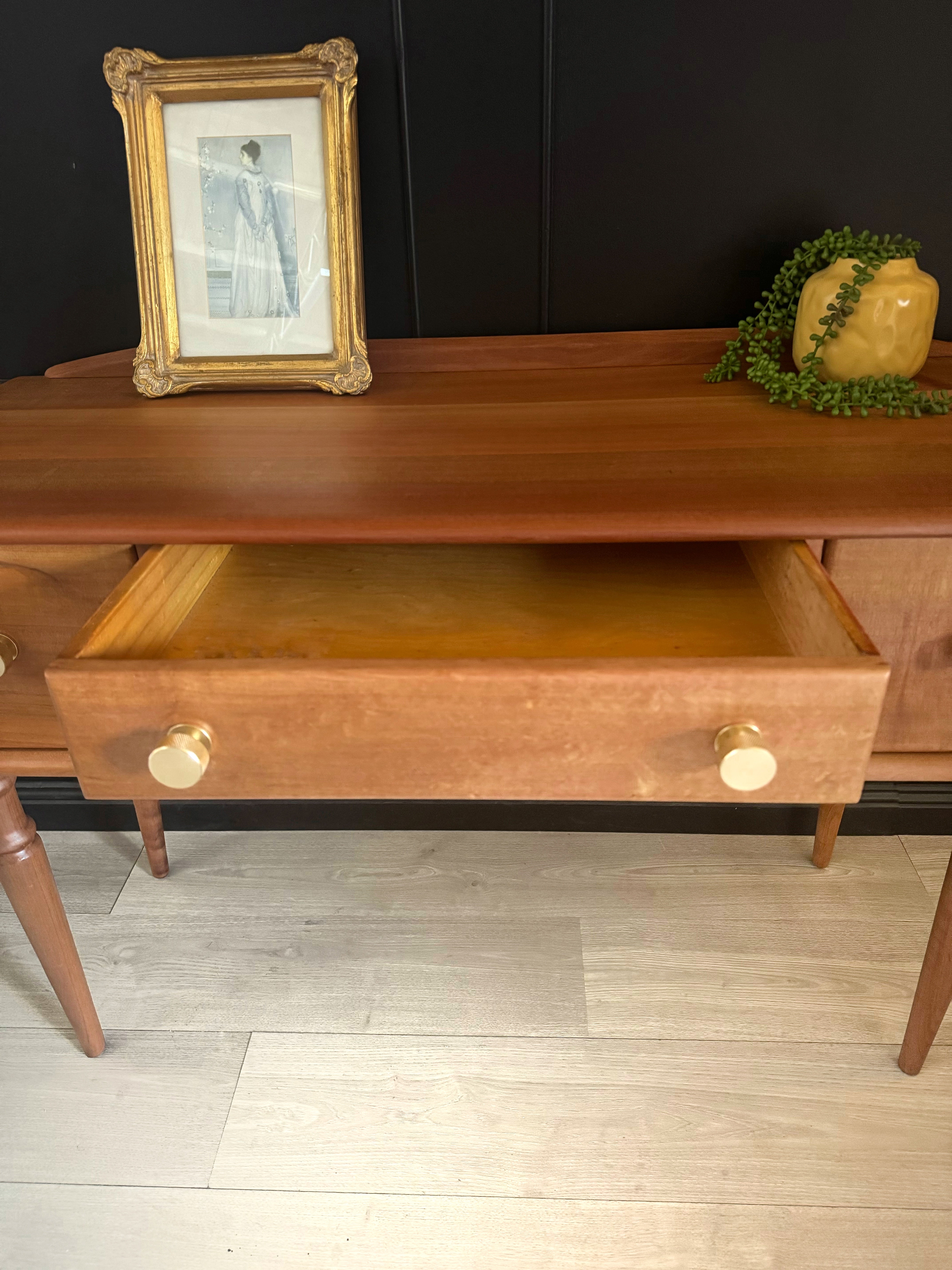 Stunning ‘Myer Heritage’ sideboard / entry table