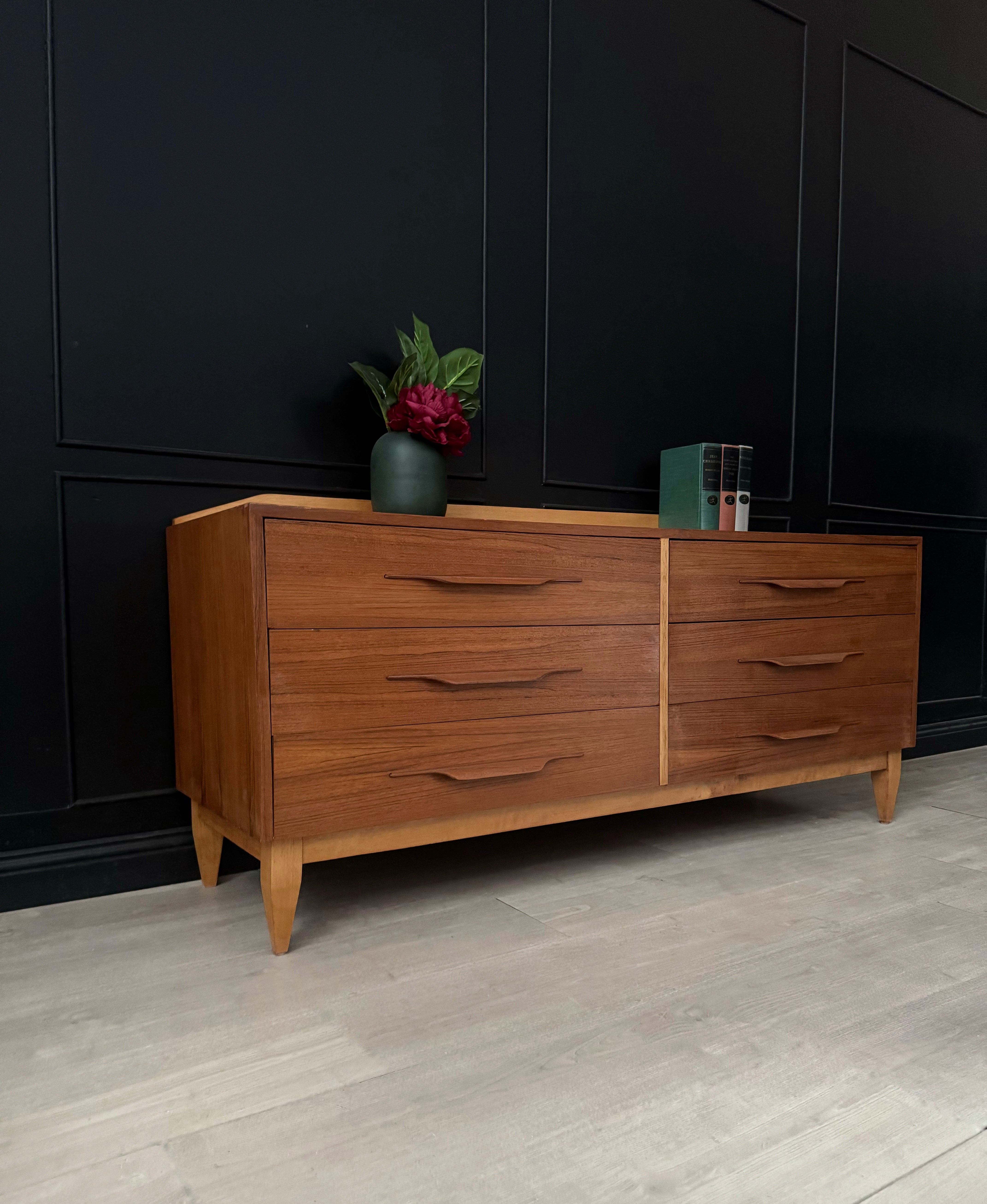 Mid century / vintage 6 drawer dresser