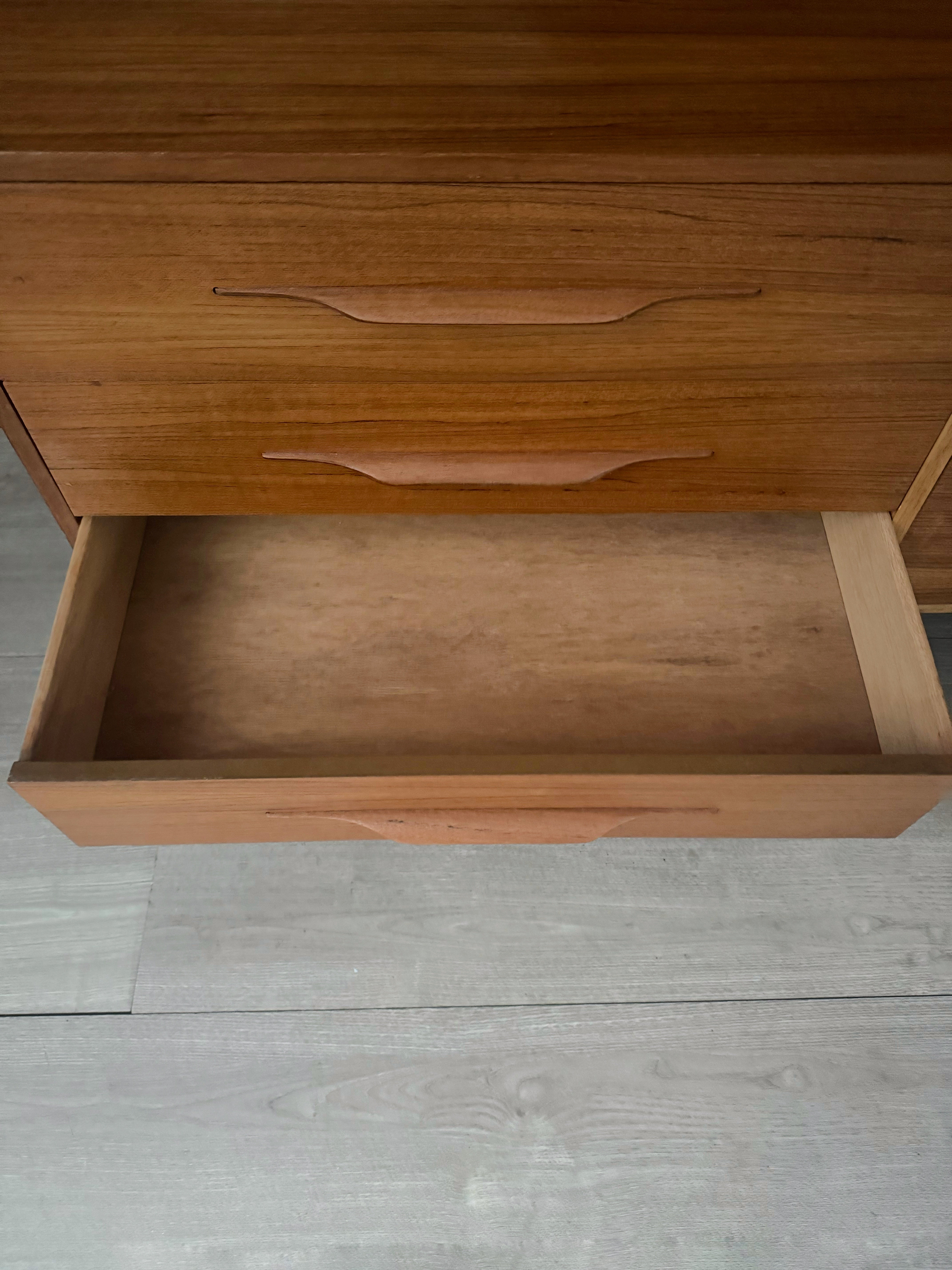 Mid century / vintage 6 drawer dresser