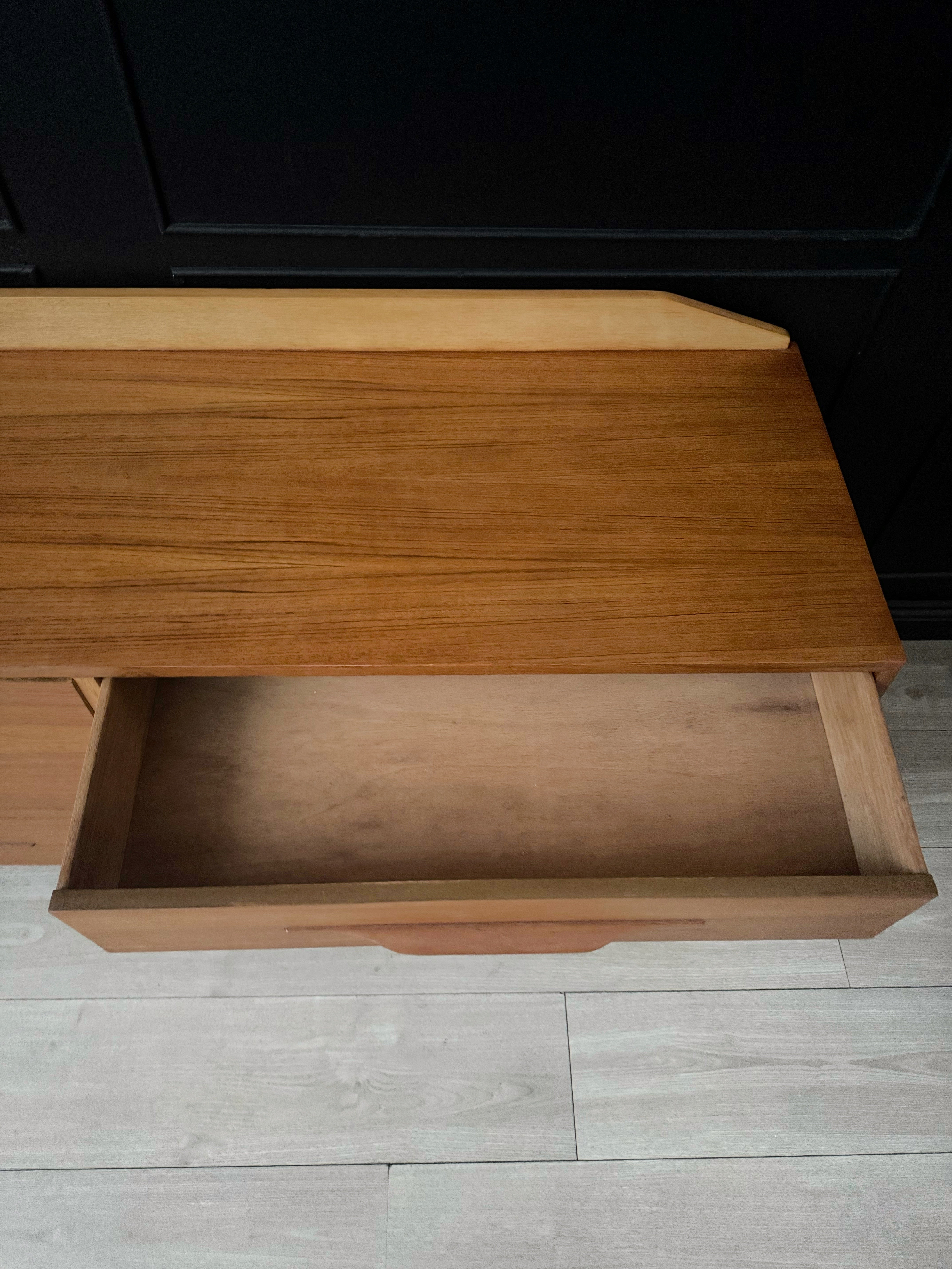 Mid century / vintage 6 drawer dresser