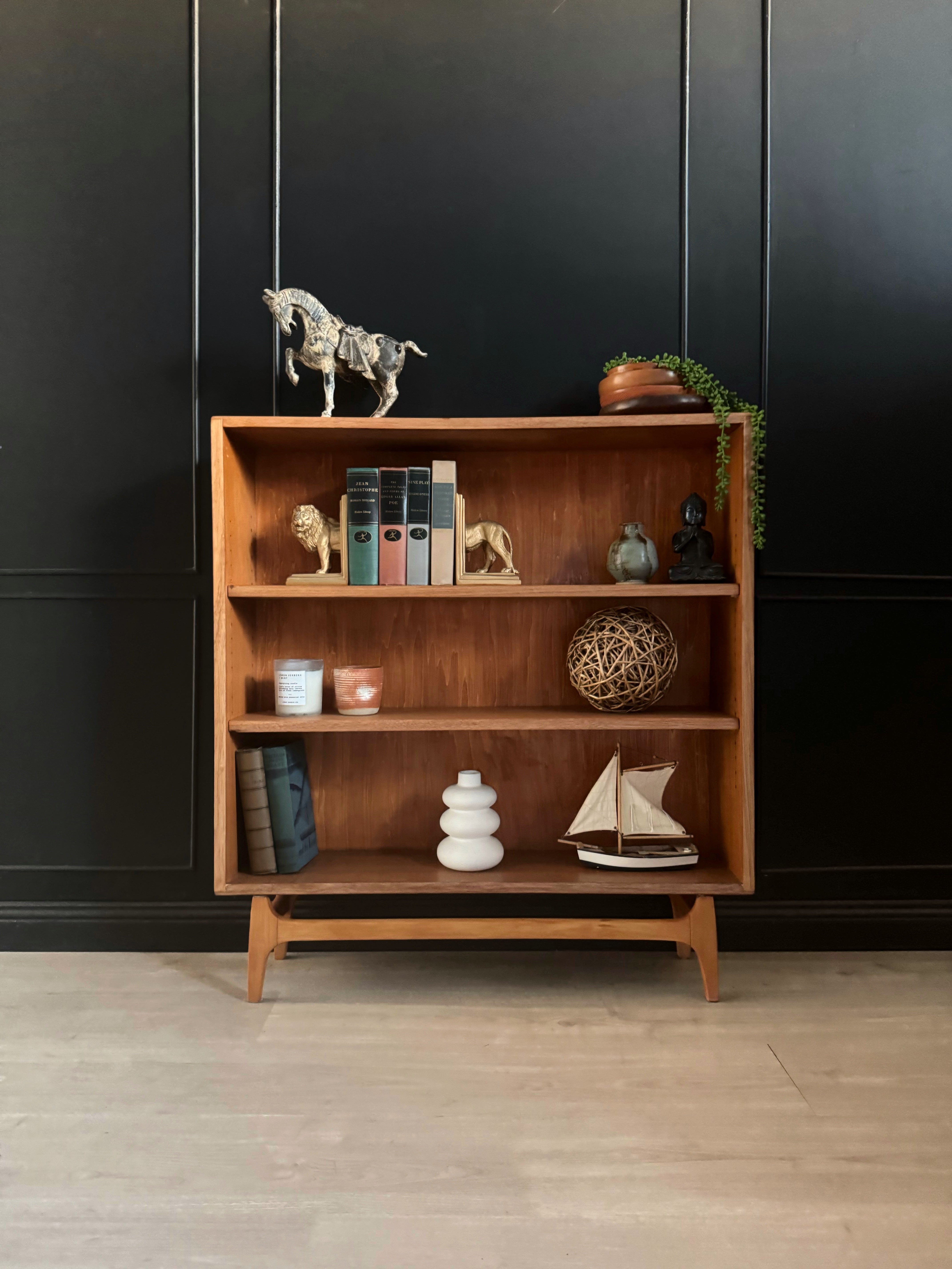 Compact 'Jentique' mid century / vintage bookcase