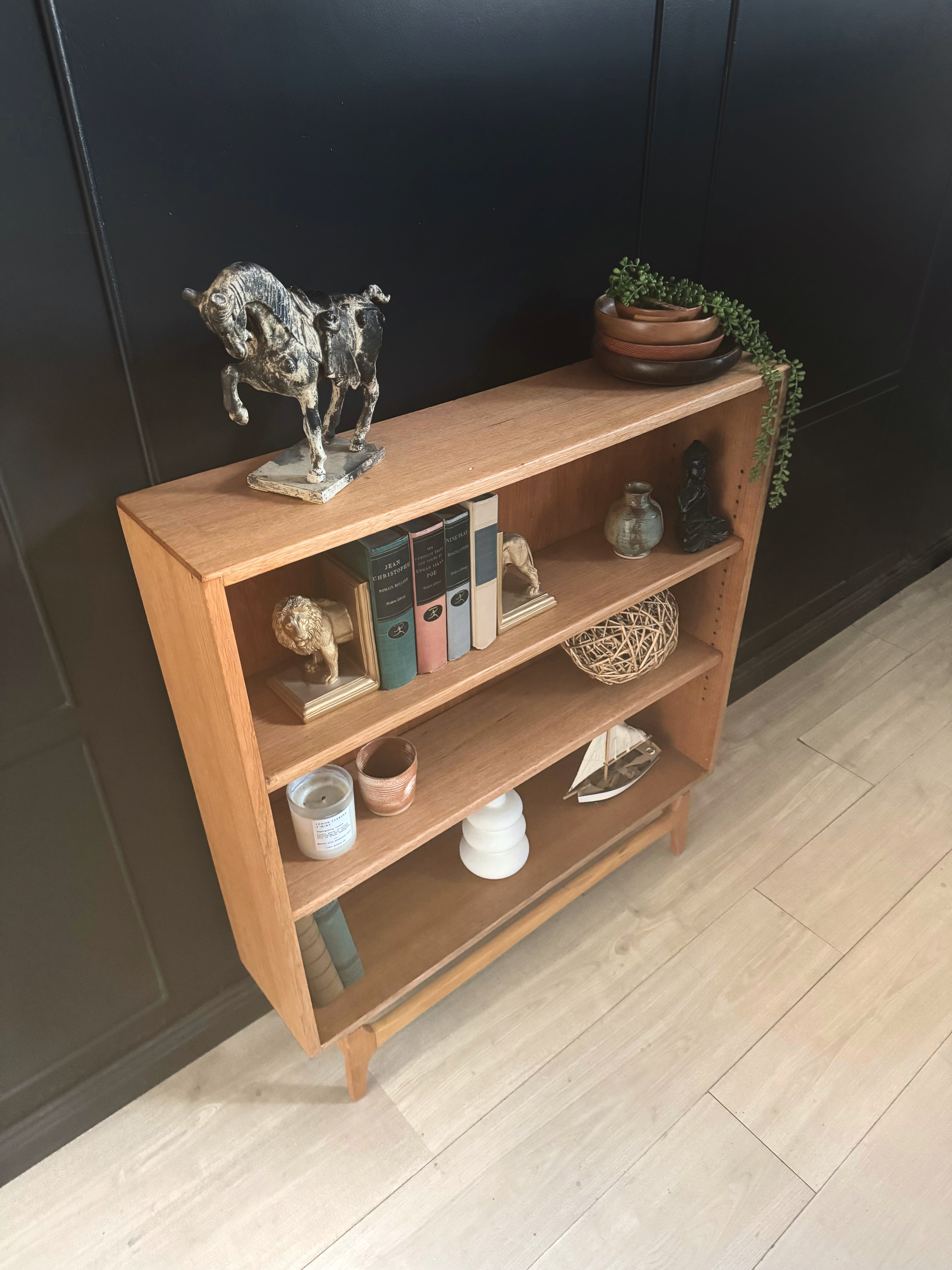Compact 'Jentique' mid century / vintage bookcase