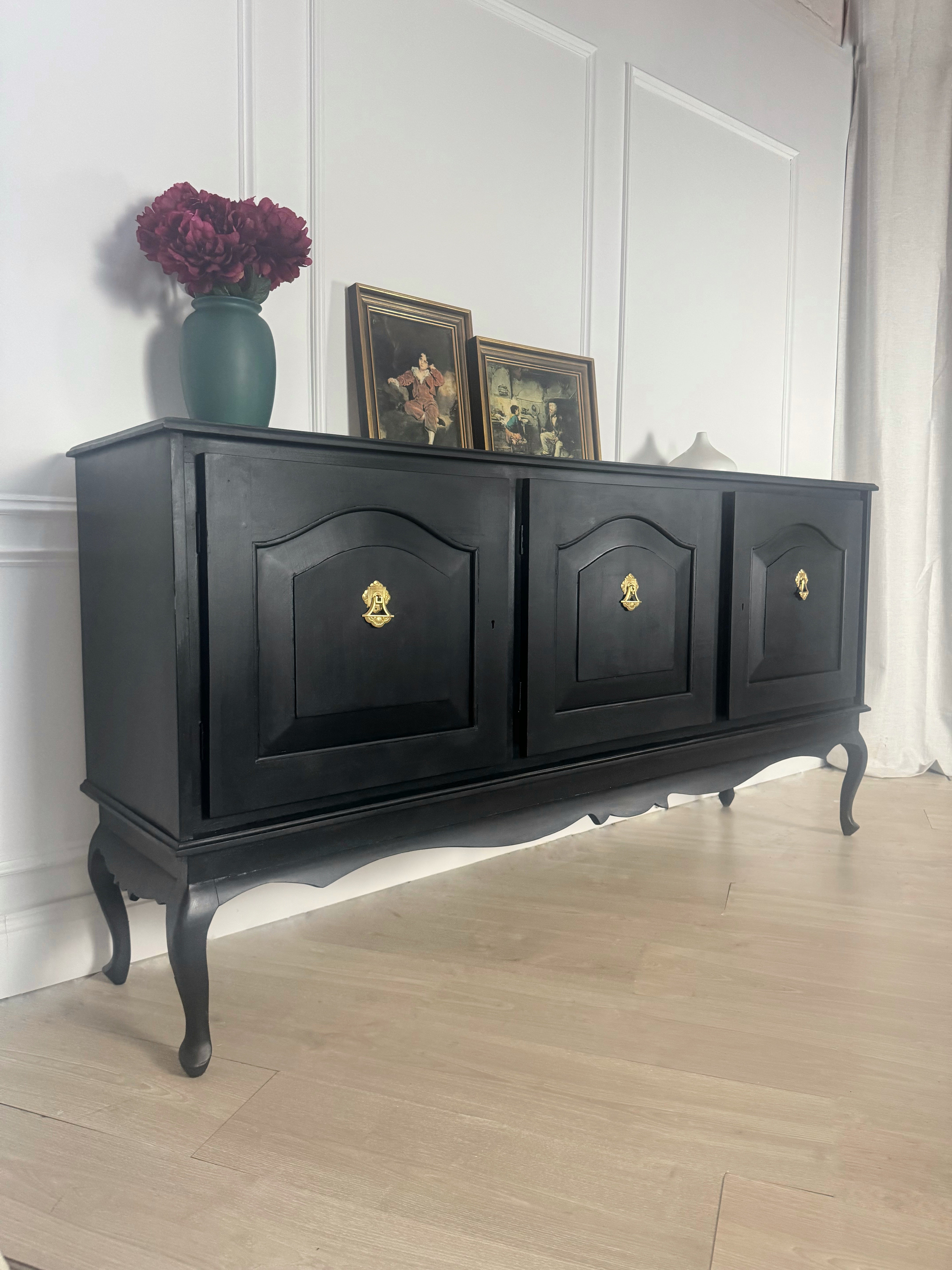 Stunning 3 door black cabinet