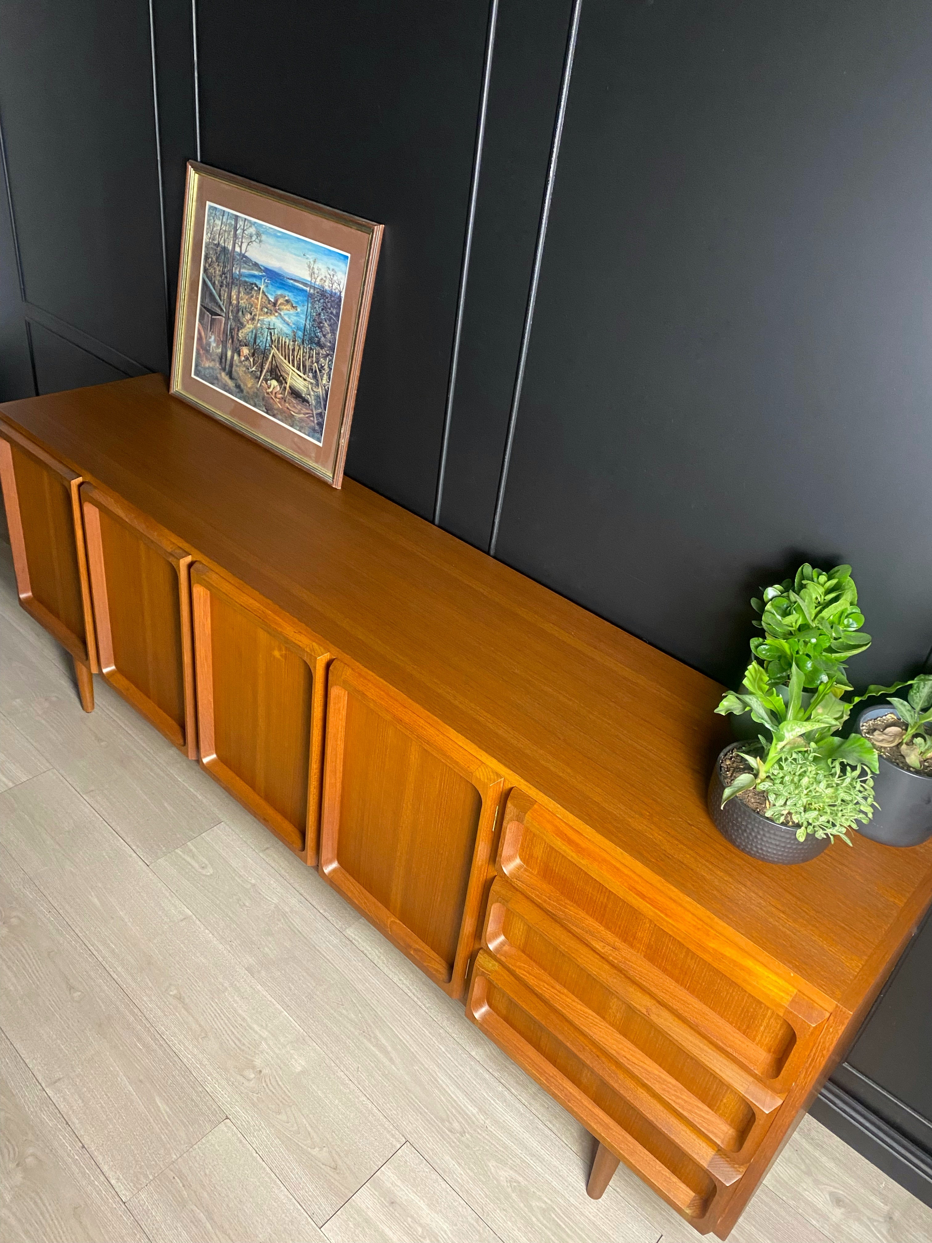 1965 ‘Chiswell’ Koben extra long sideboard / buffet vintage / retro / mid century / MCM