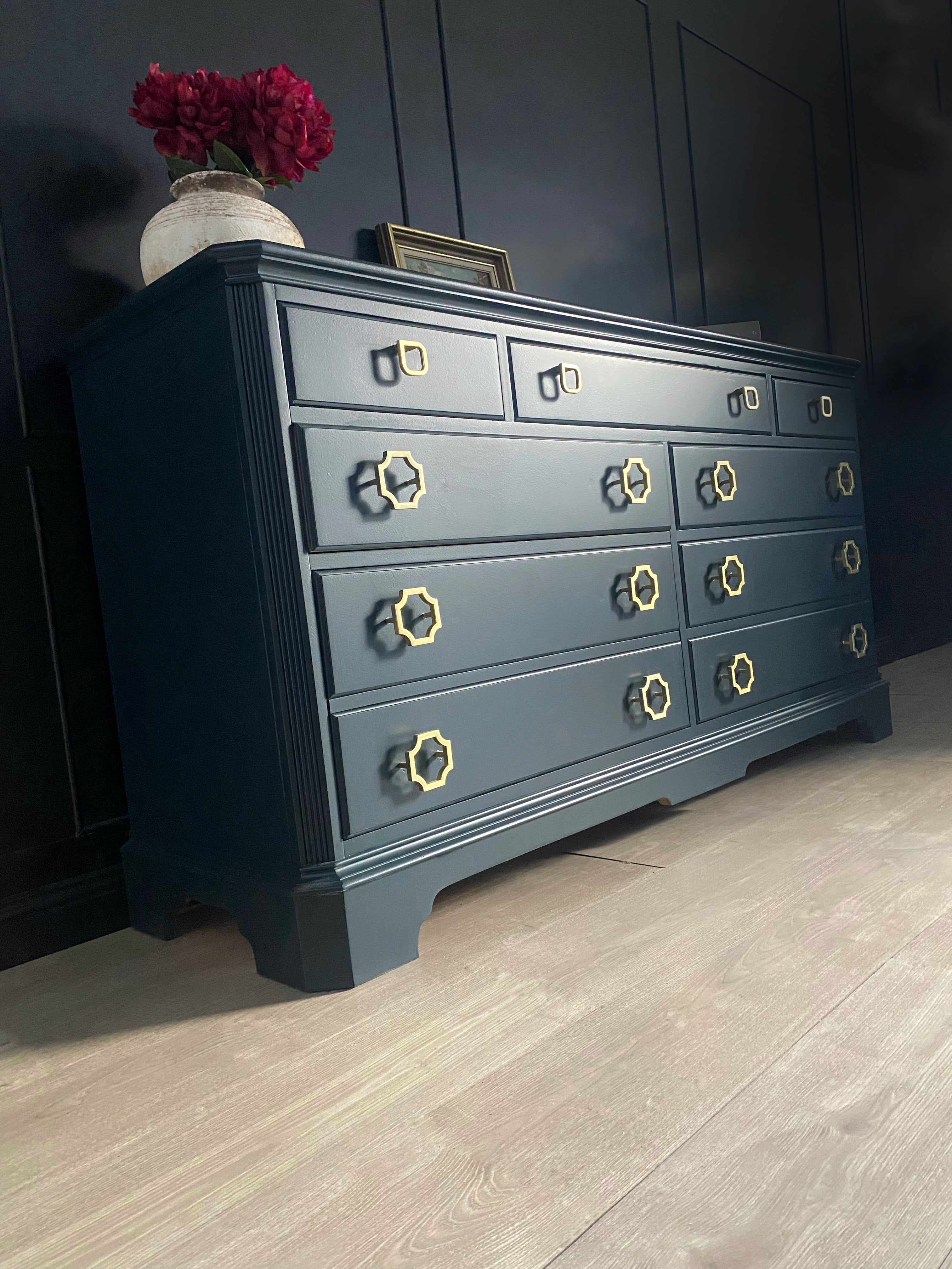 Stunning ‘Drexel Furniture’ 7 drawer dresser