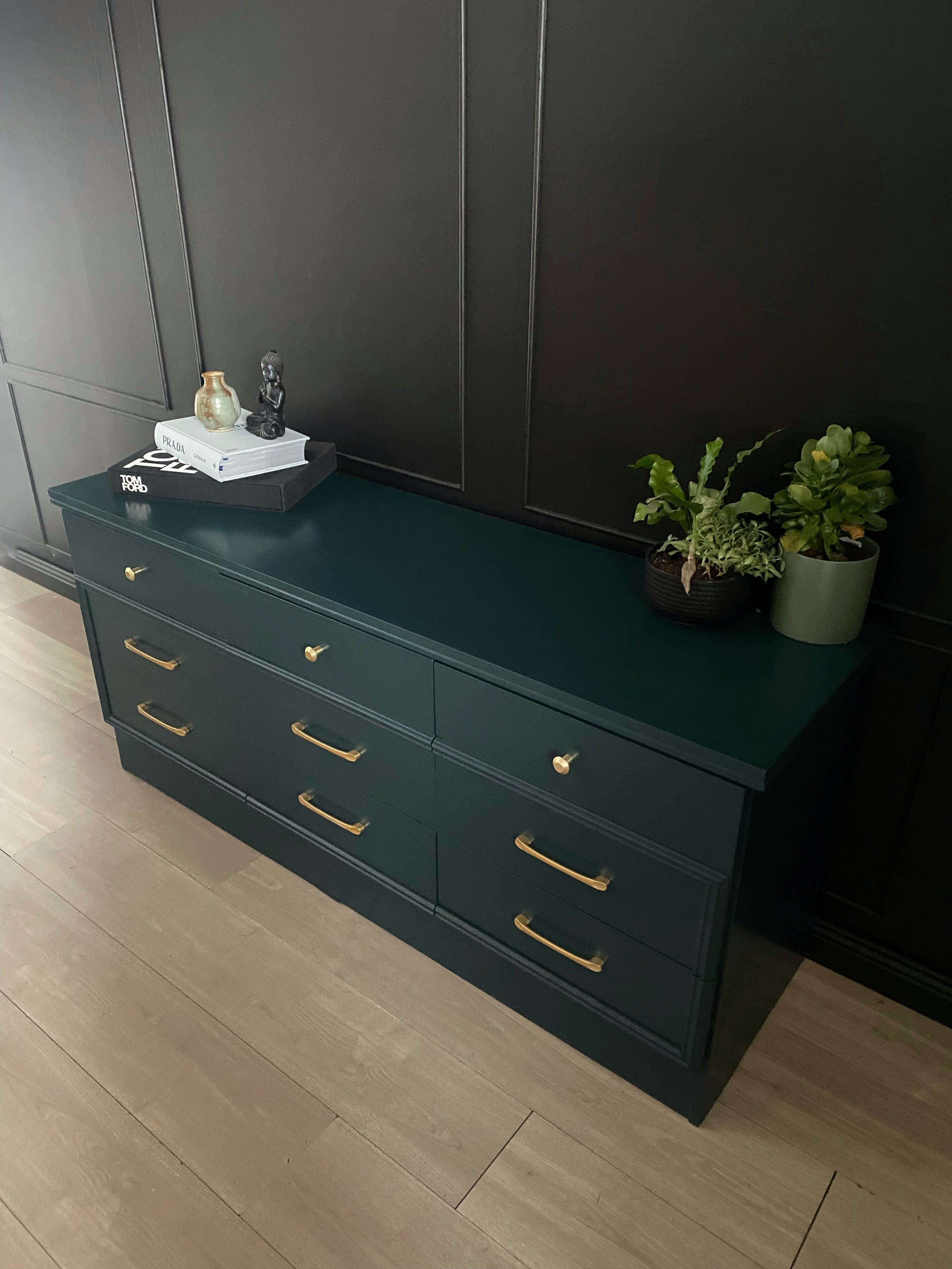 ‘Elite Furniture’ 9 drawer dresser