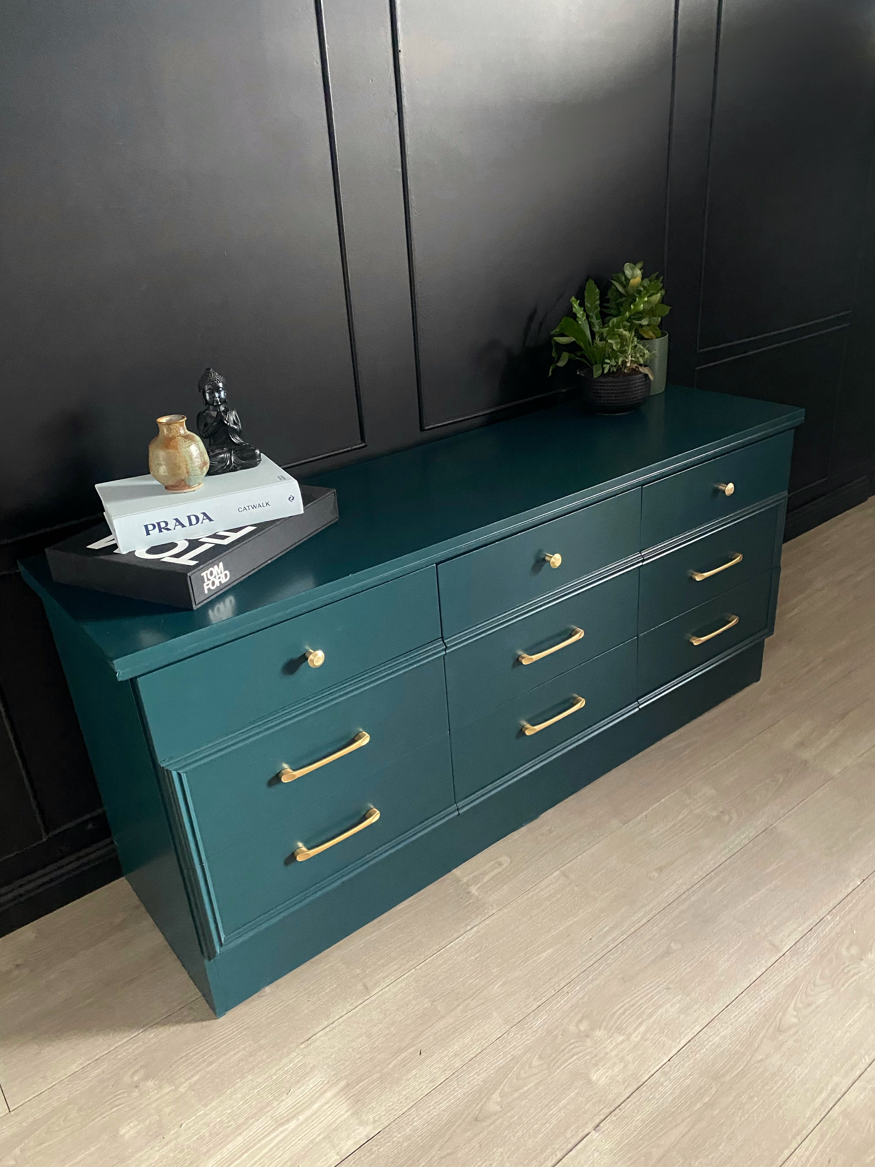 ‘Elite Furniture’ 9 drawer dresser