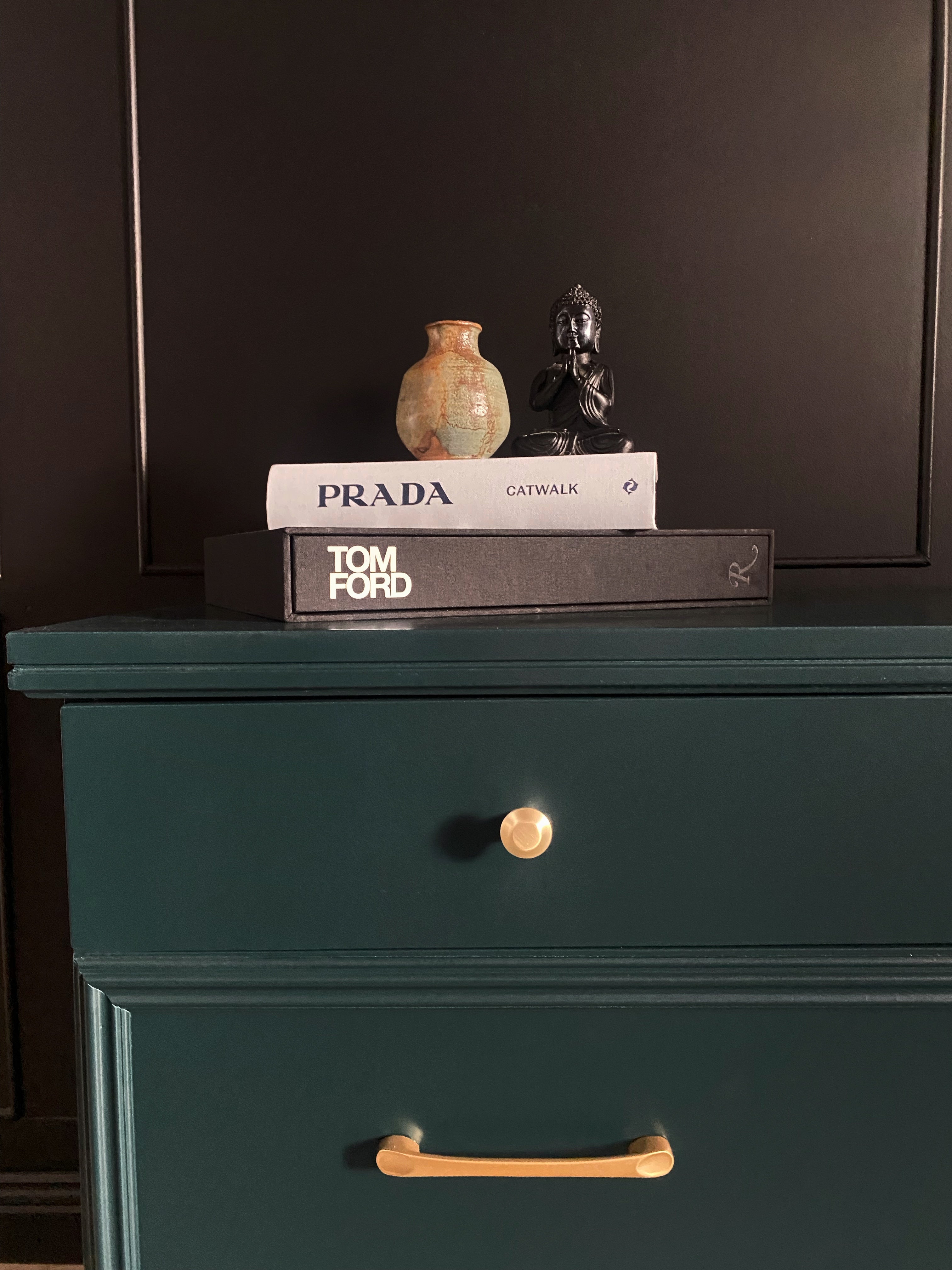 ‘Elite Furniture’ 9 drawer dresser