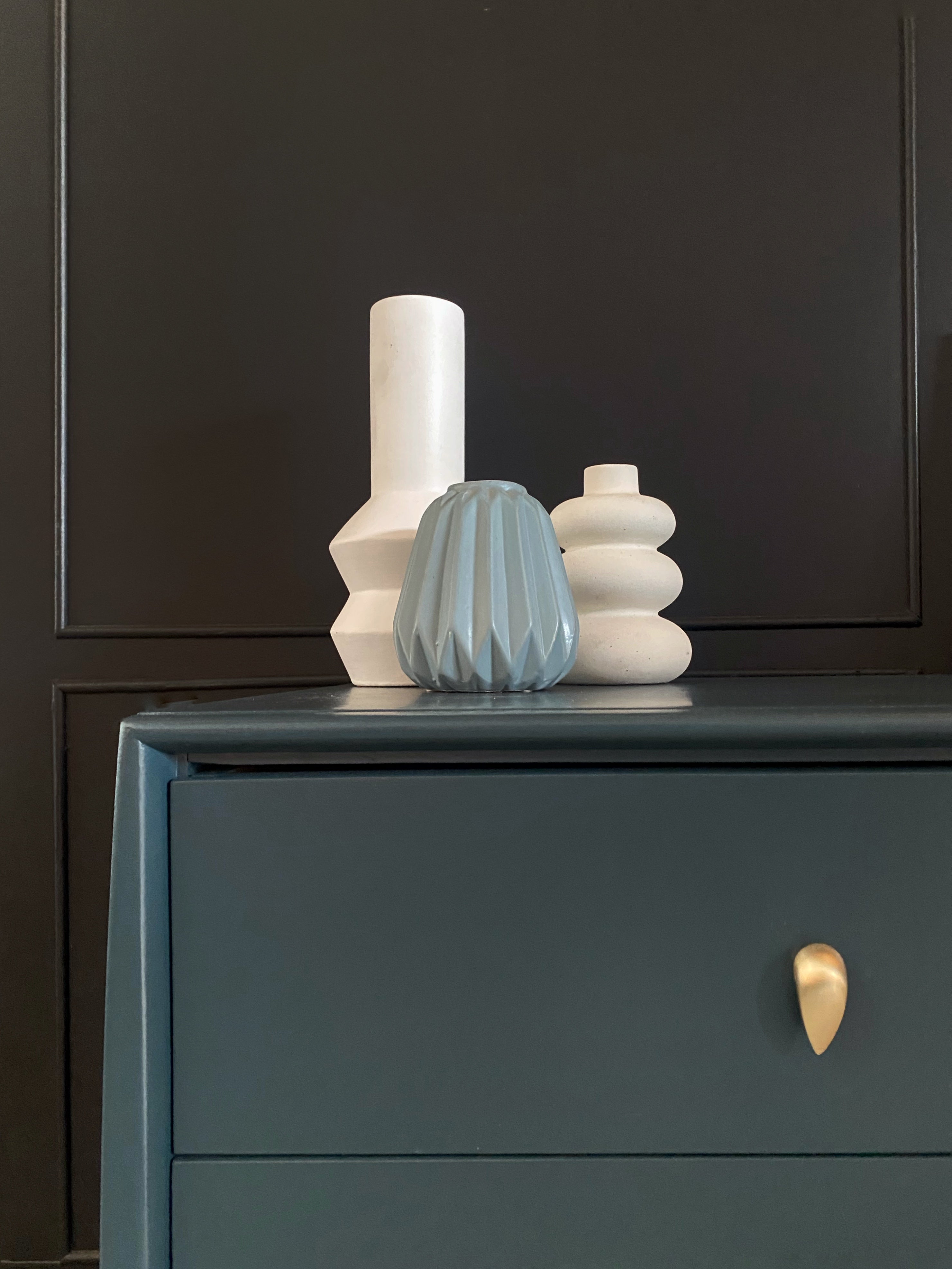 Mid century / vintage 6 drawer dresser with stunning brushed brass hardware