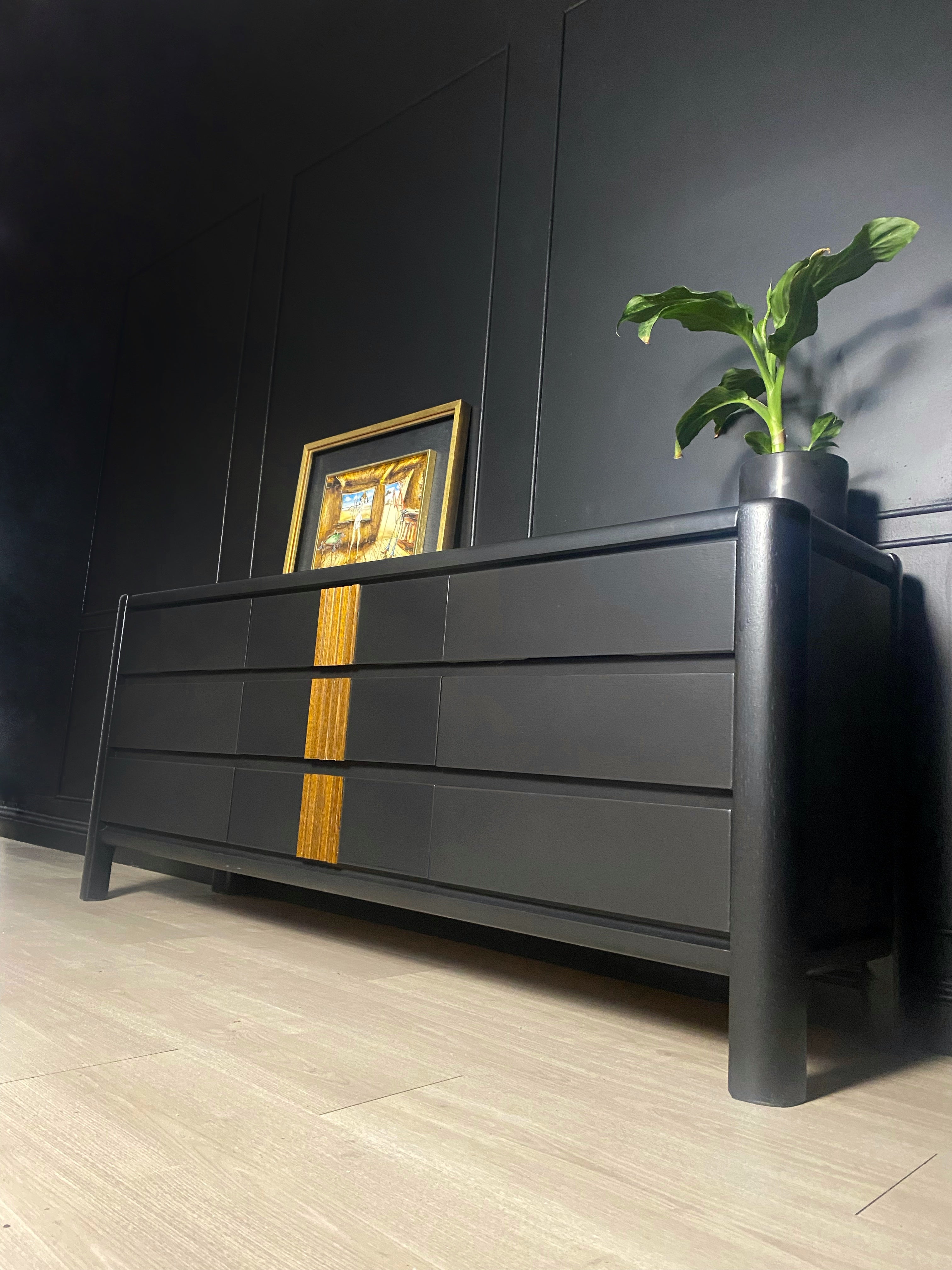 Kalmar Dresser with wood panelling 9 drawers