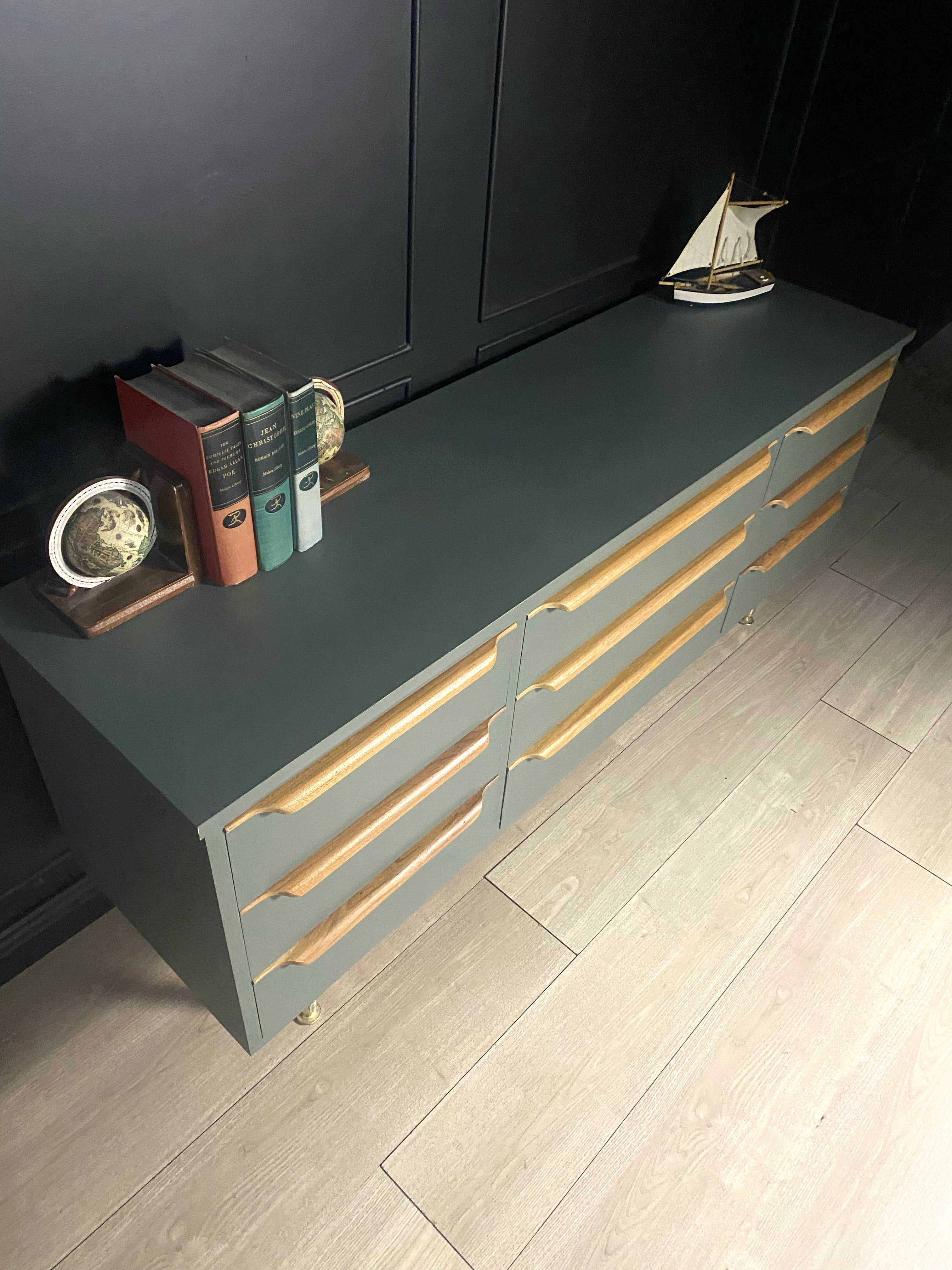 Vintage / Retro / Mid Century 9 drawer wave handled MCM dresser