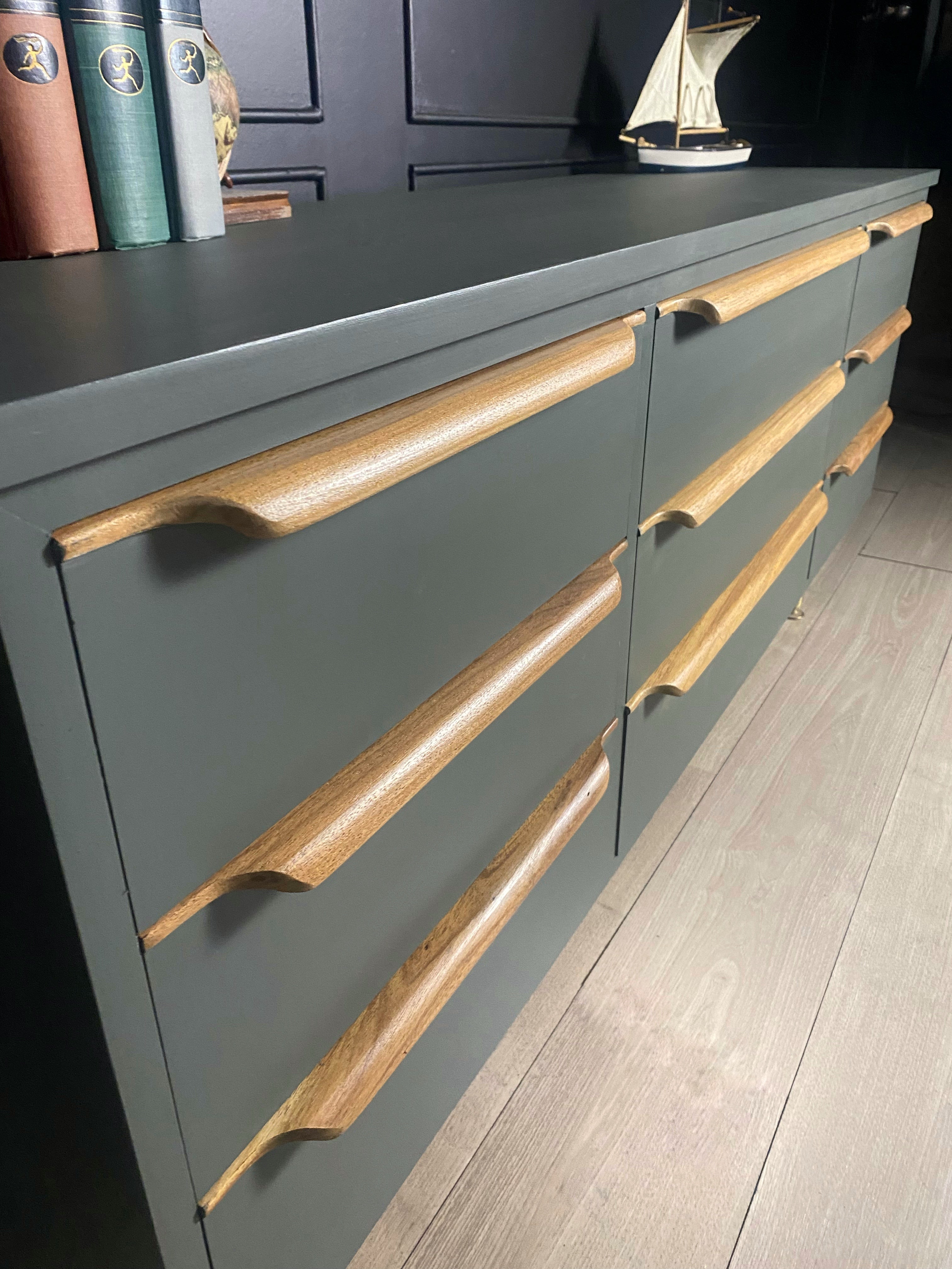 Vintage / Retro / Mid Century 9 drawer wave handled MCM dresser