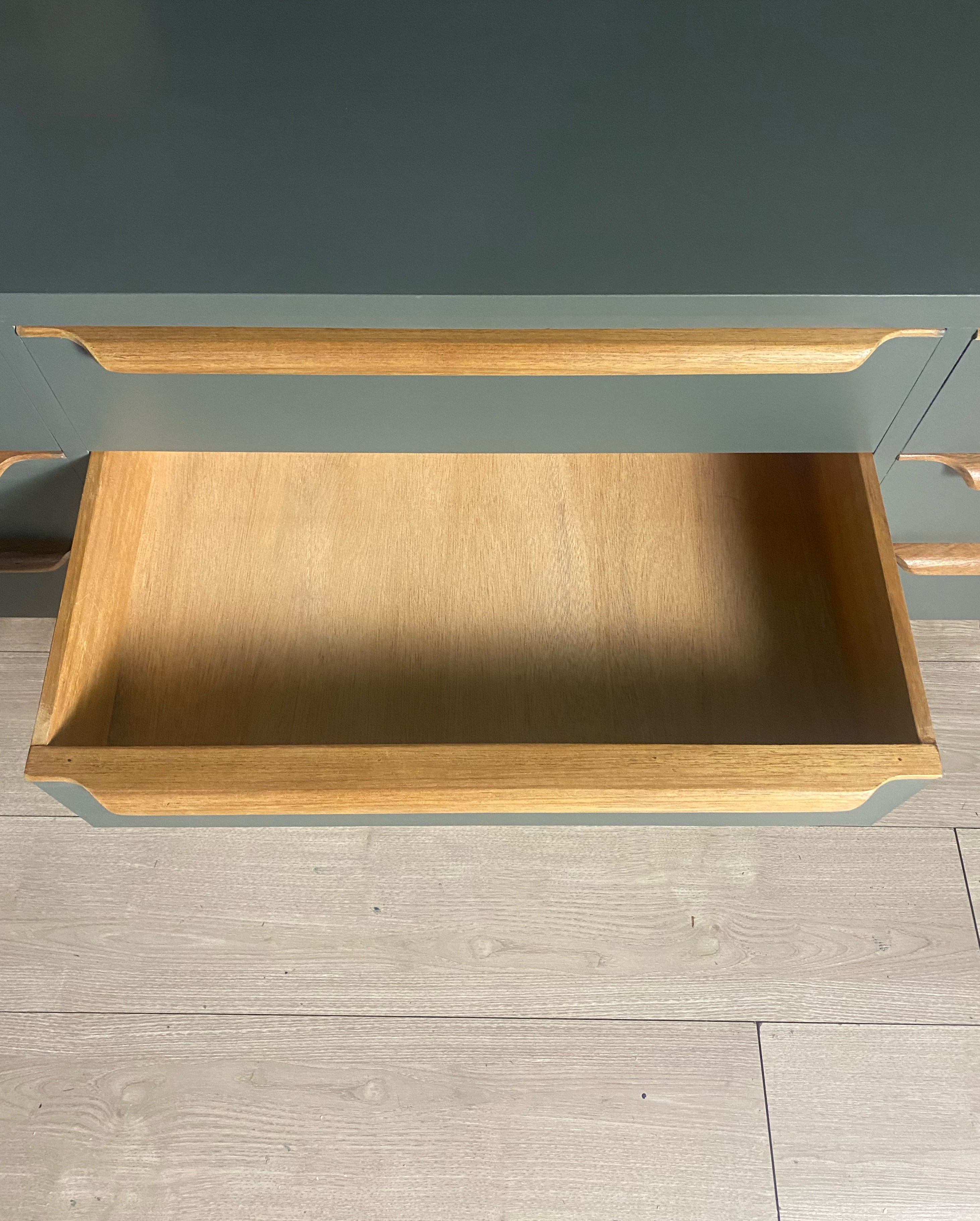 Vintage / Retro / Mid Century 9 drawer wave handled MCM dresser