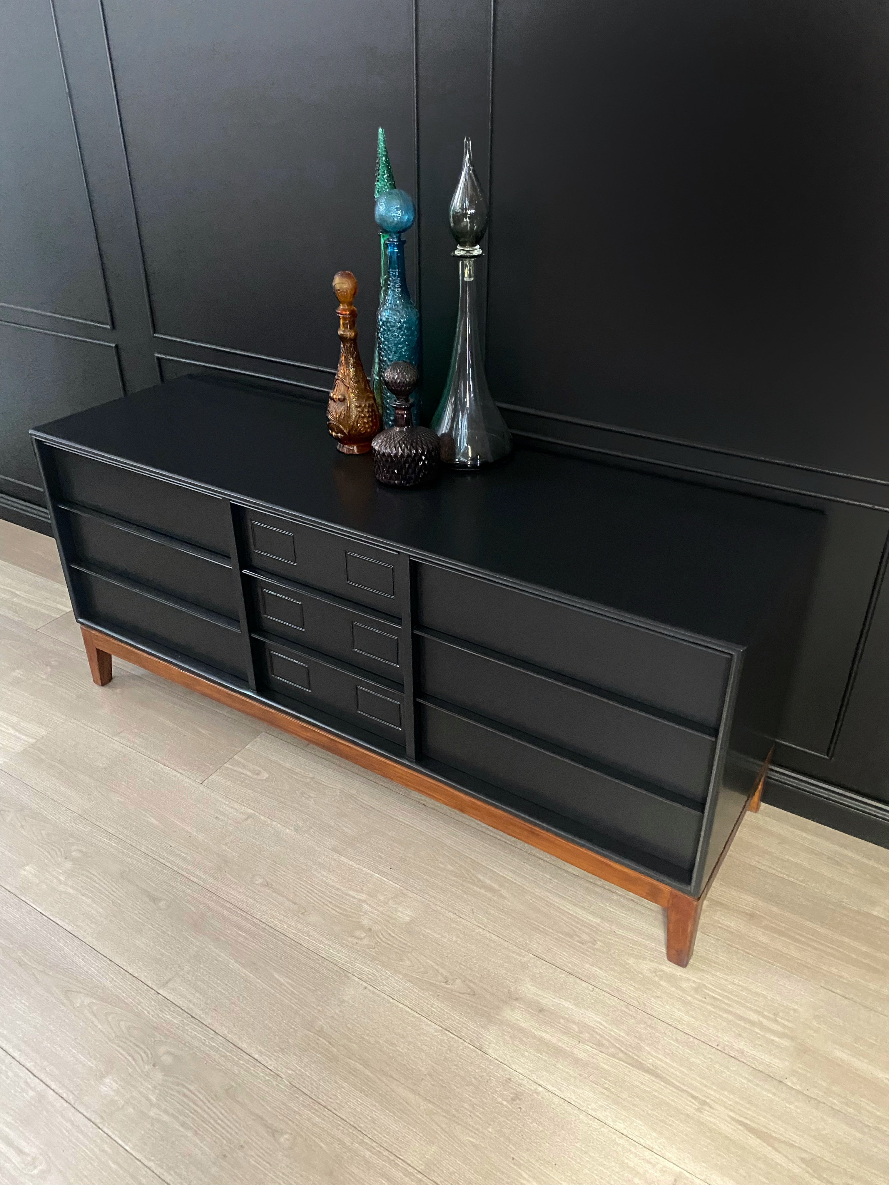 ‘Hayson Furniture’ 9 drawer dresser / tv unit / buffet