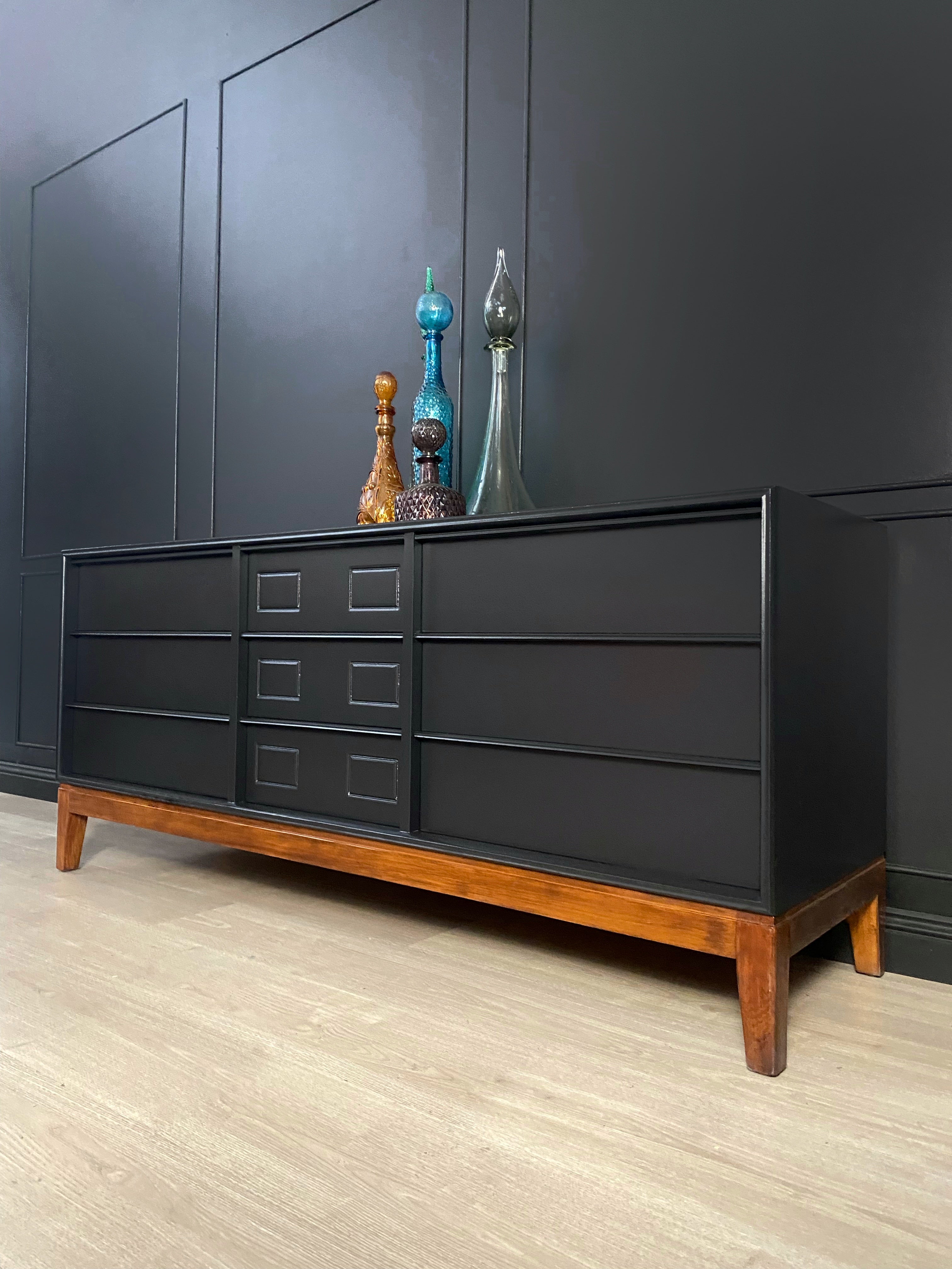 ‘Hayson Furniture’ 9 drawer dresser / tv unit / buffet