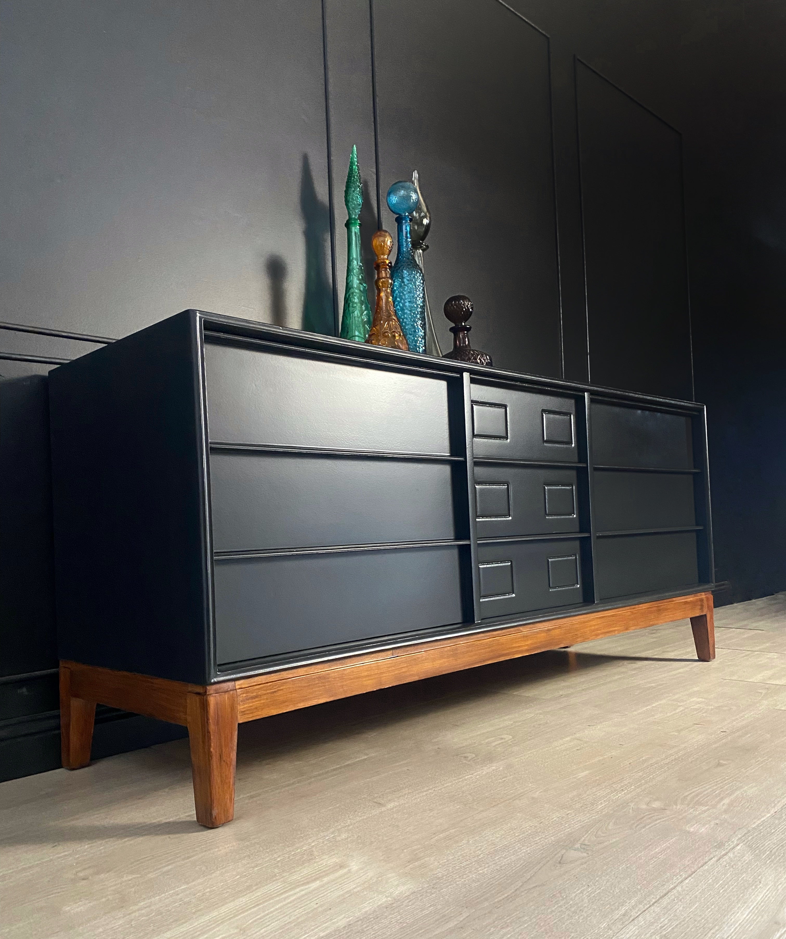 ‘Hayson Furniture’ 9 drawer dresser / tv unit / buffet