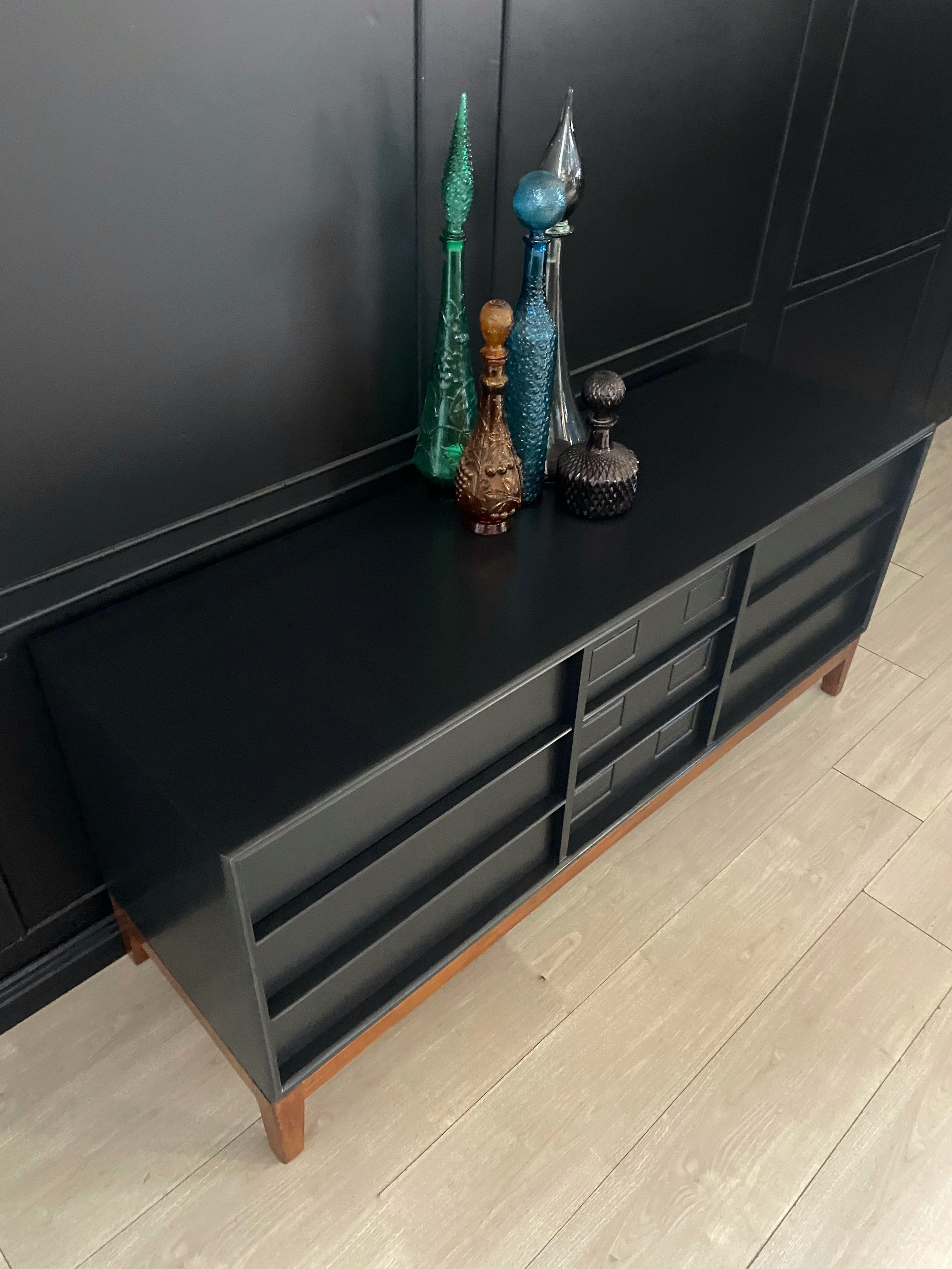 ‘Hayson Furniture’ 9 drawer dresser / tv unit / buffet