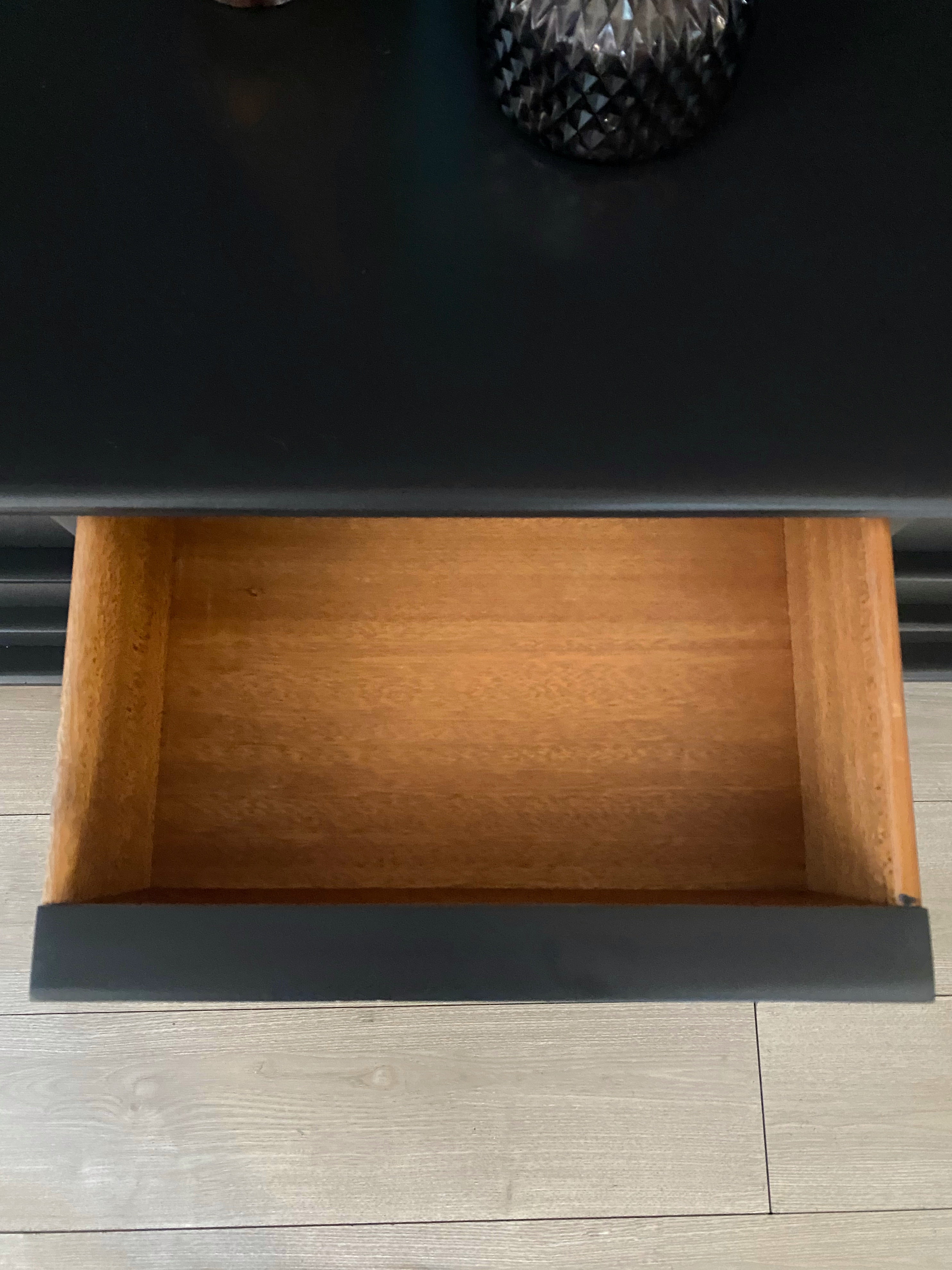 ‘Hayson Furniture’ 9 drawer dresser / tv unit / buffet