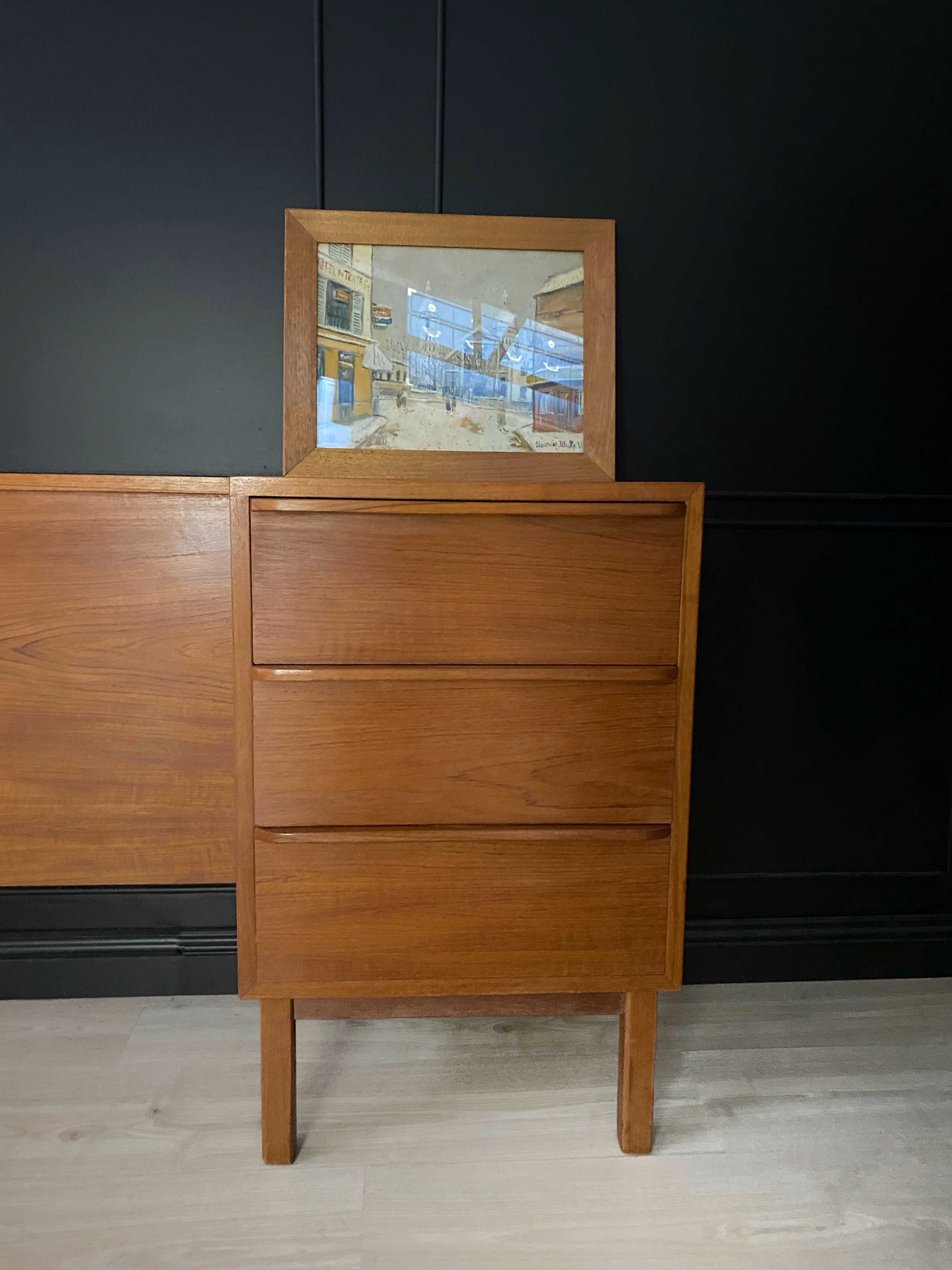 Mid century / vintage bedhead with cool handles