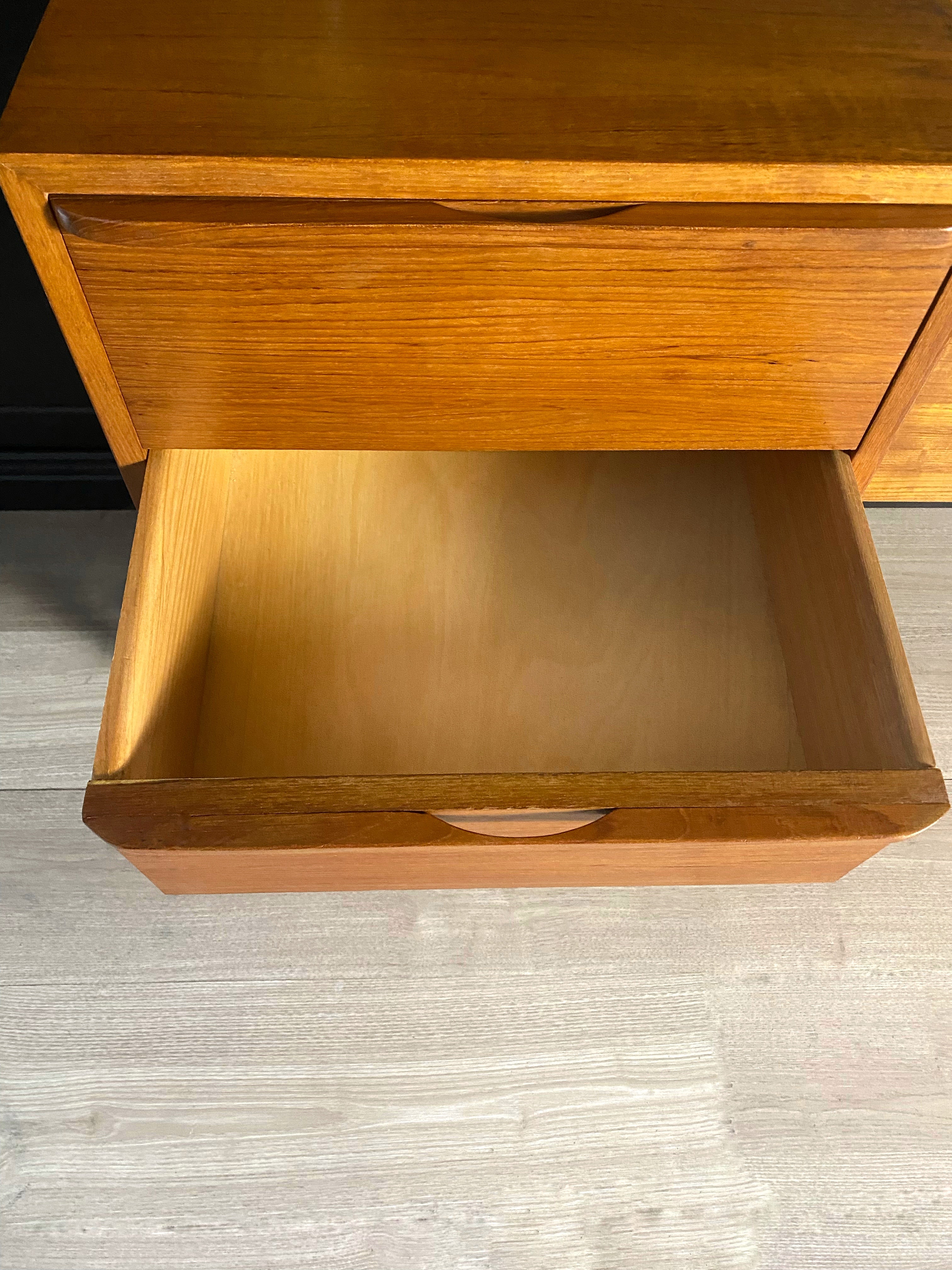 Mid century / vintage bedhead with cool handles