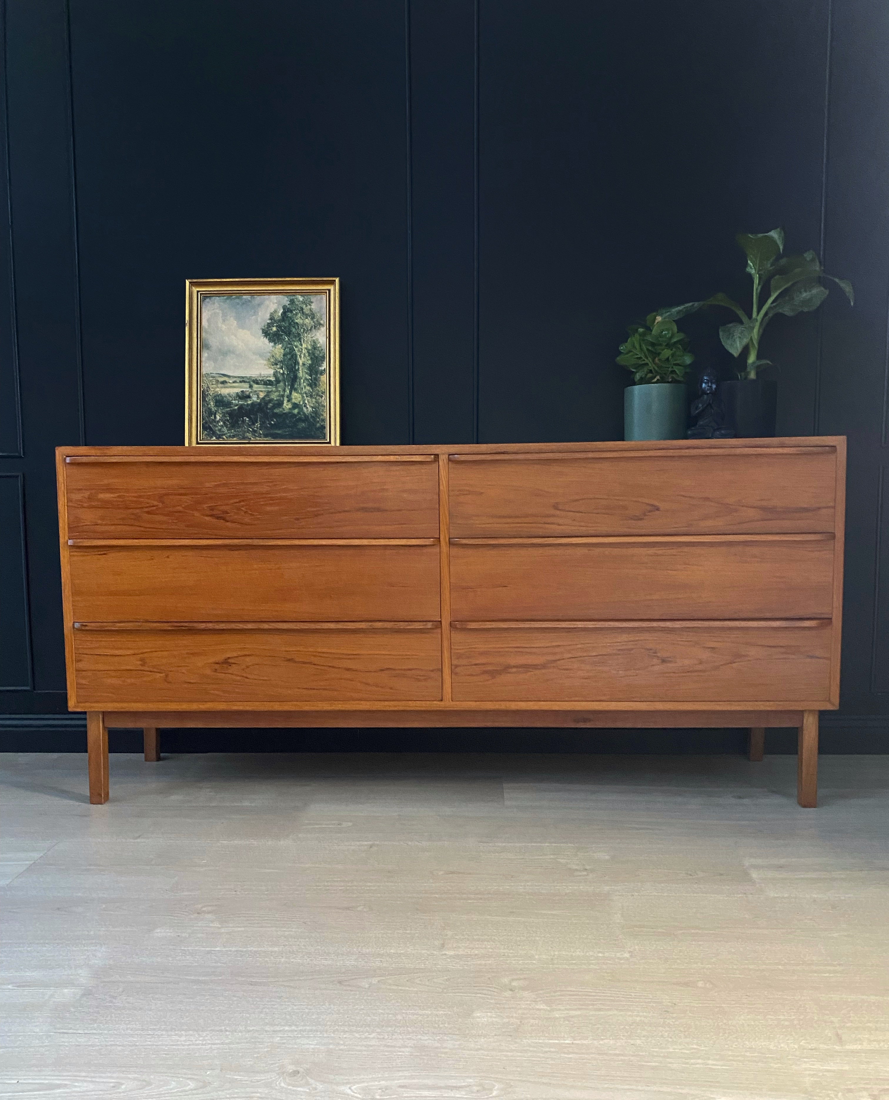 Mid century / vintage dresser with cool handles