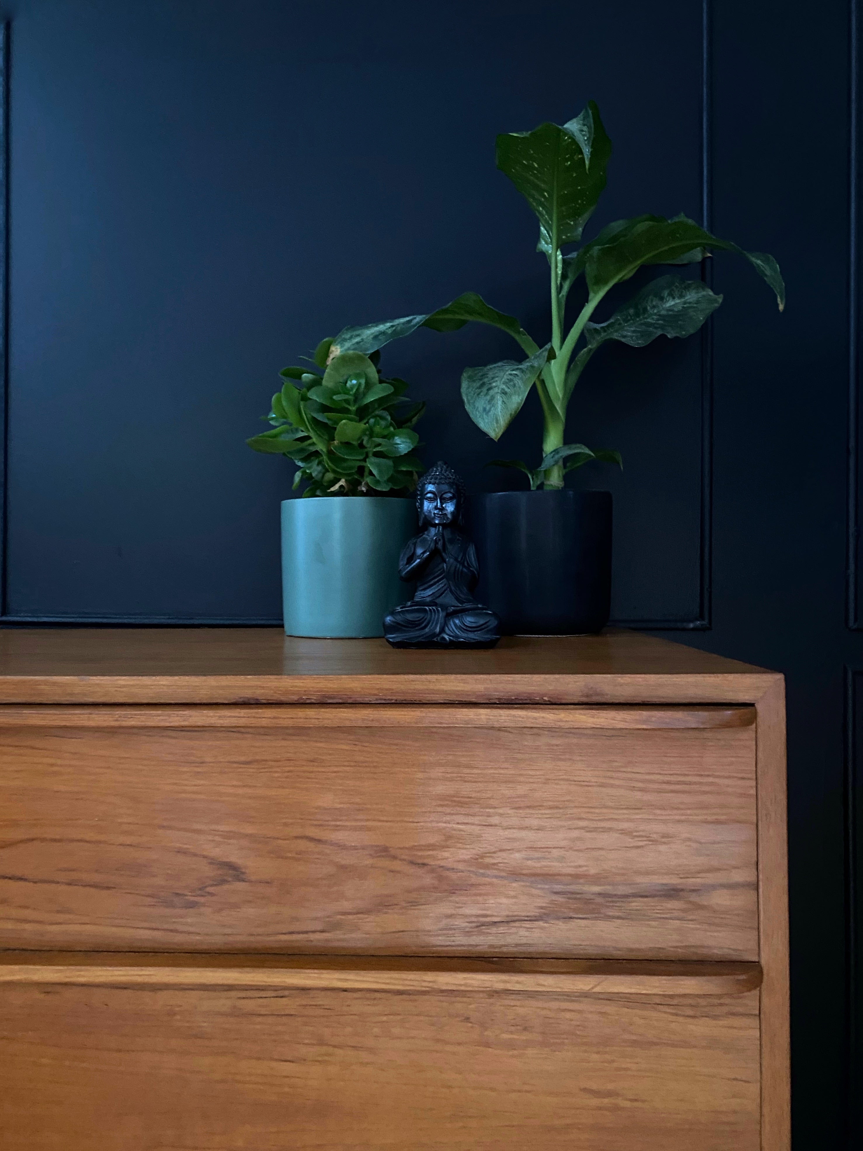 Mid century / vintage dresser with cool handles