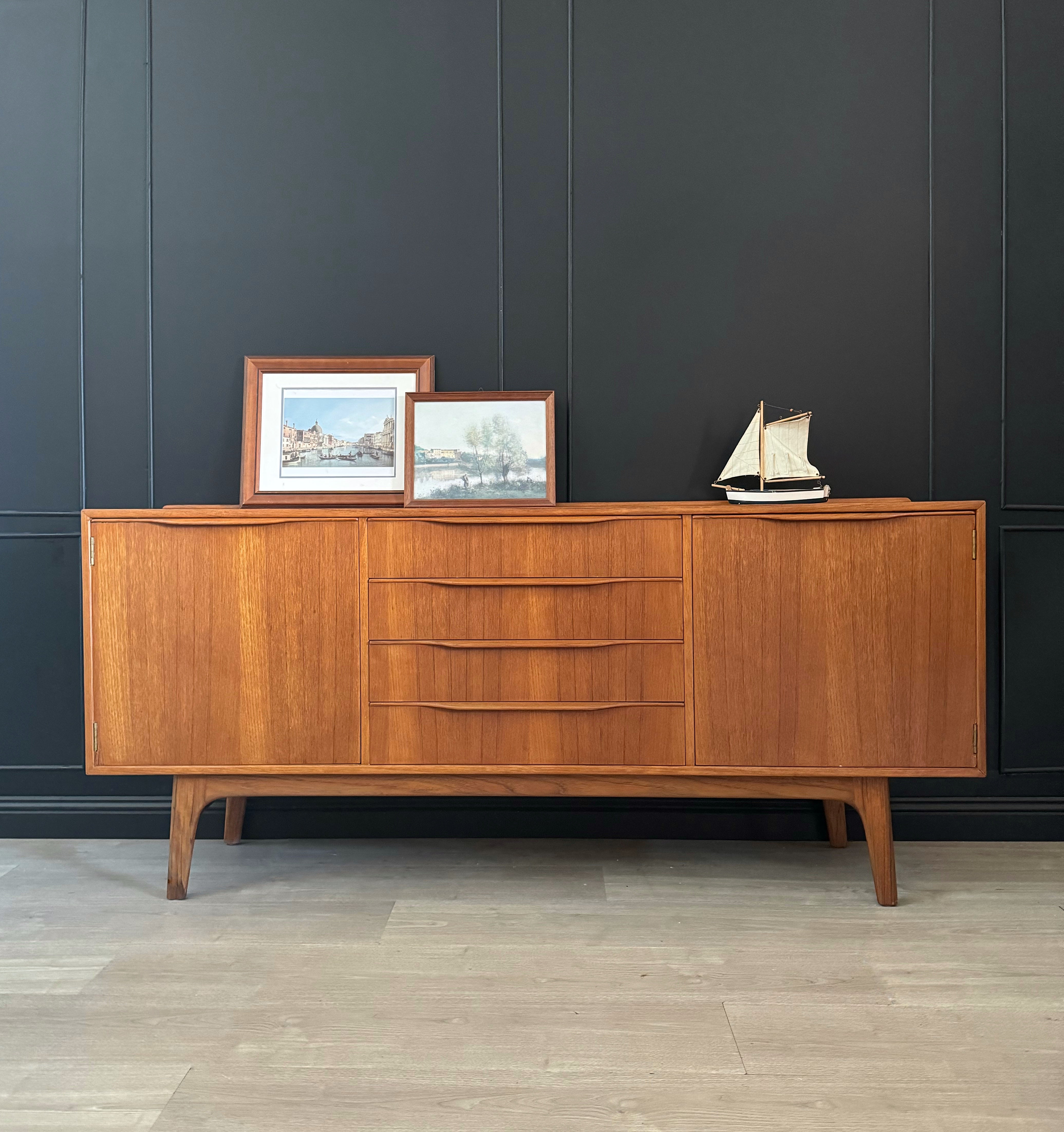Stunning ‘Noblett Furniture’ sideboard / credenza / buffet