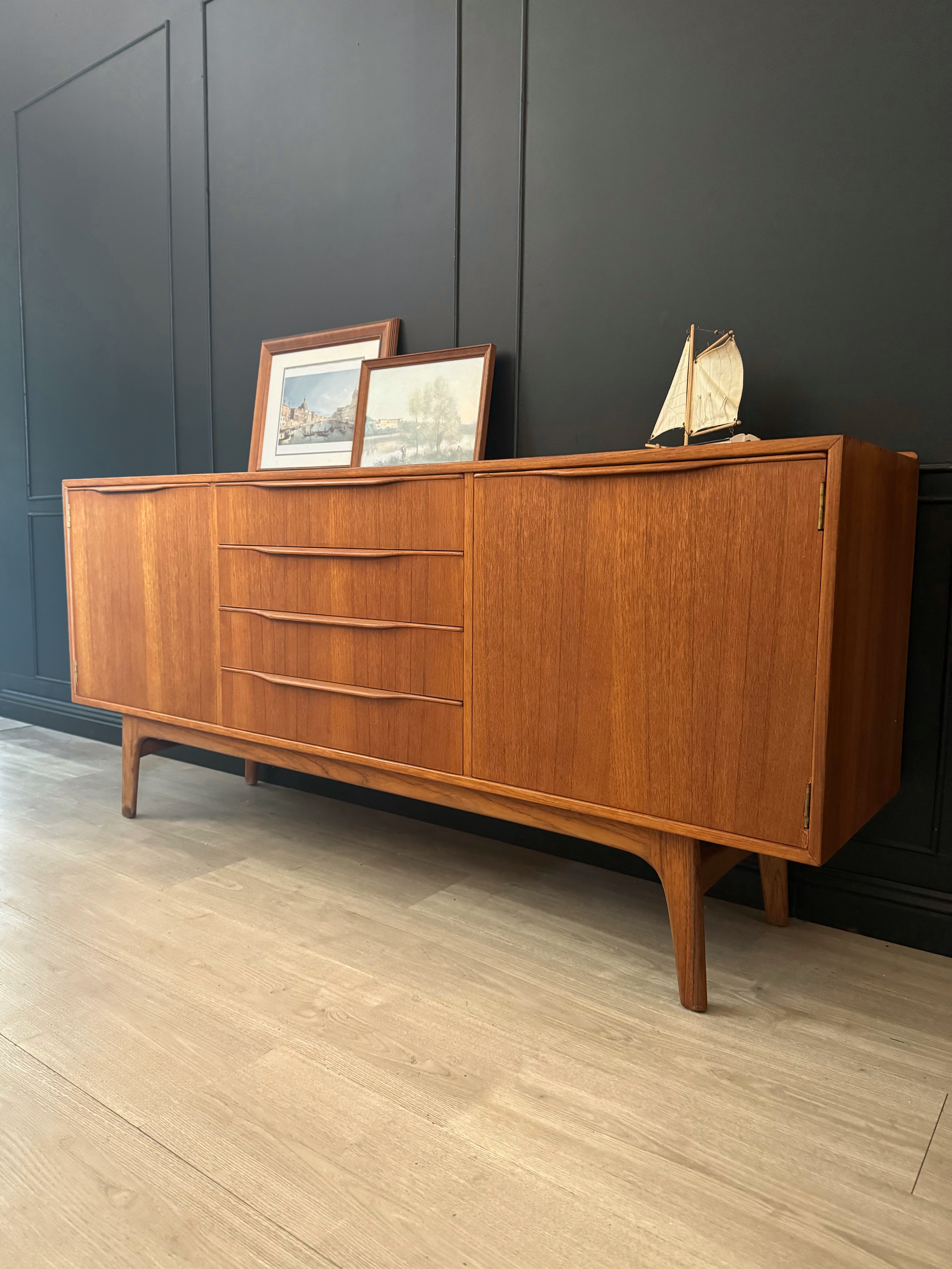 Stunning ‘Noblett Furniture’ sideboard / credenza / buffet