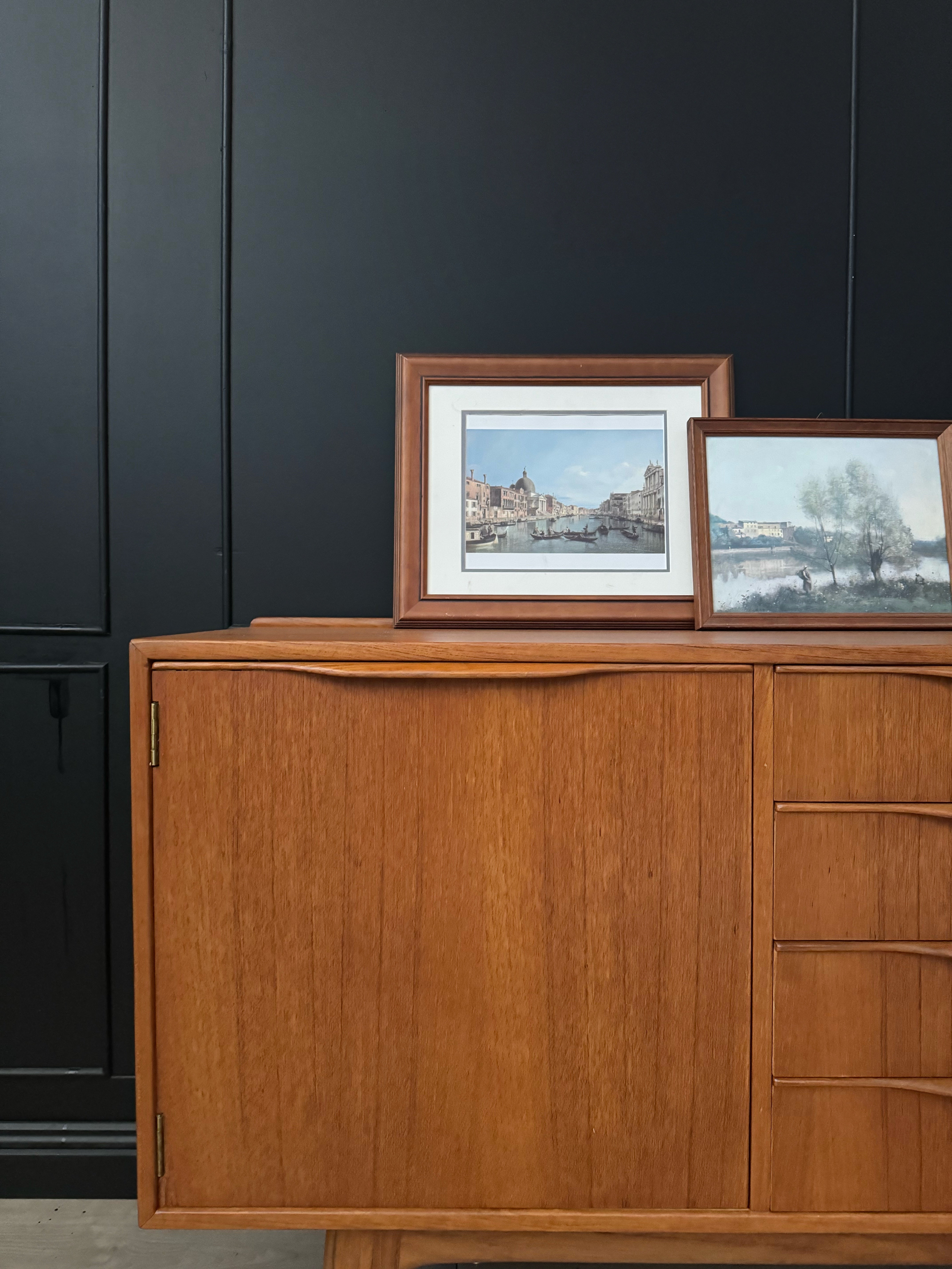 Stunning ‘Noblett Furniture’ sideboard / credenza / buffet