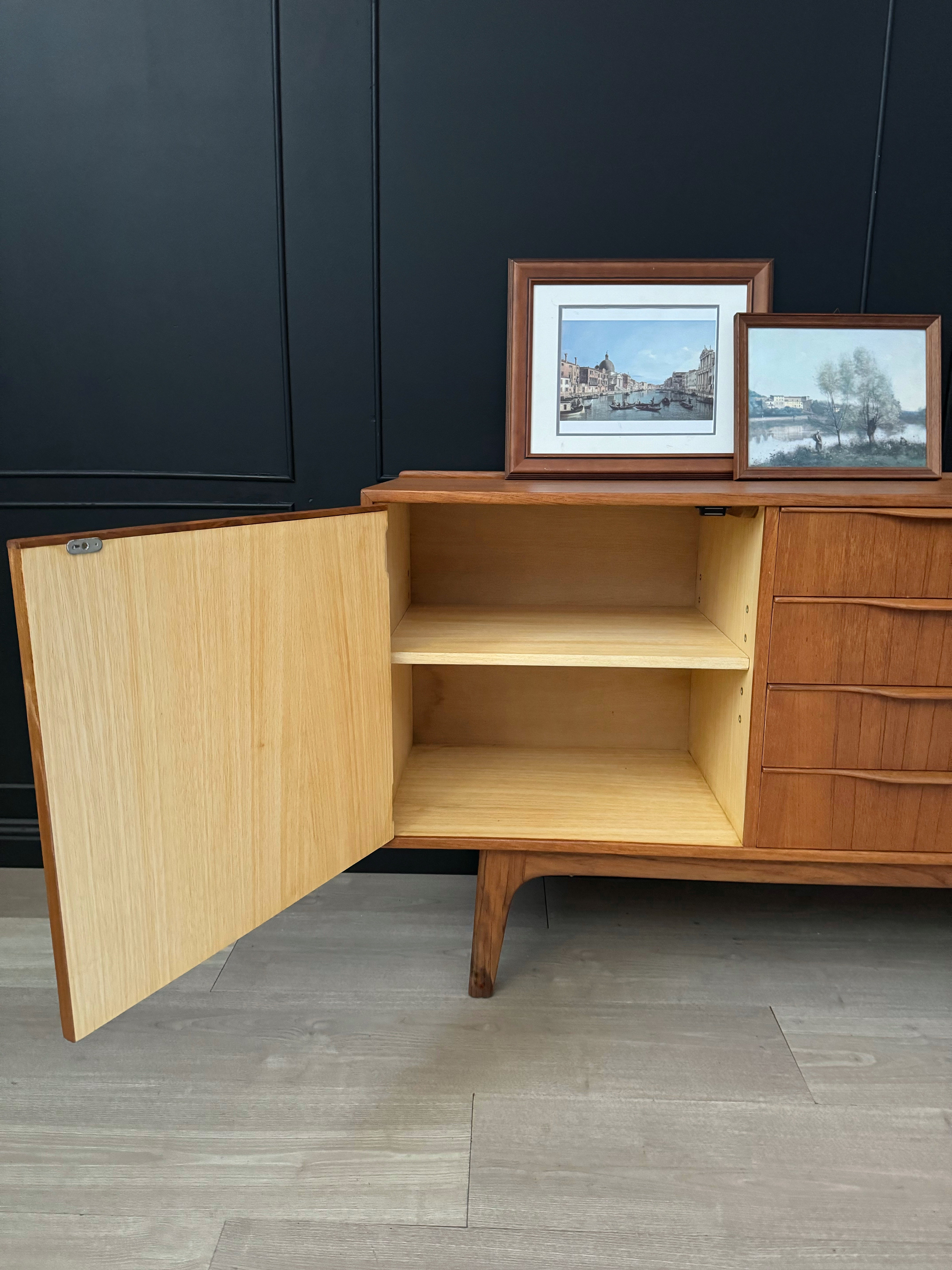 Stunning ‘Noblett Furniture’ sideboard / credenza / buffet