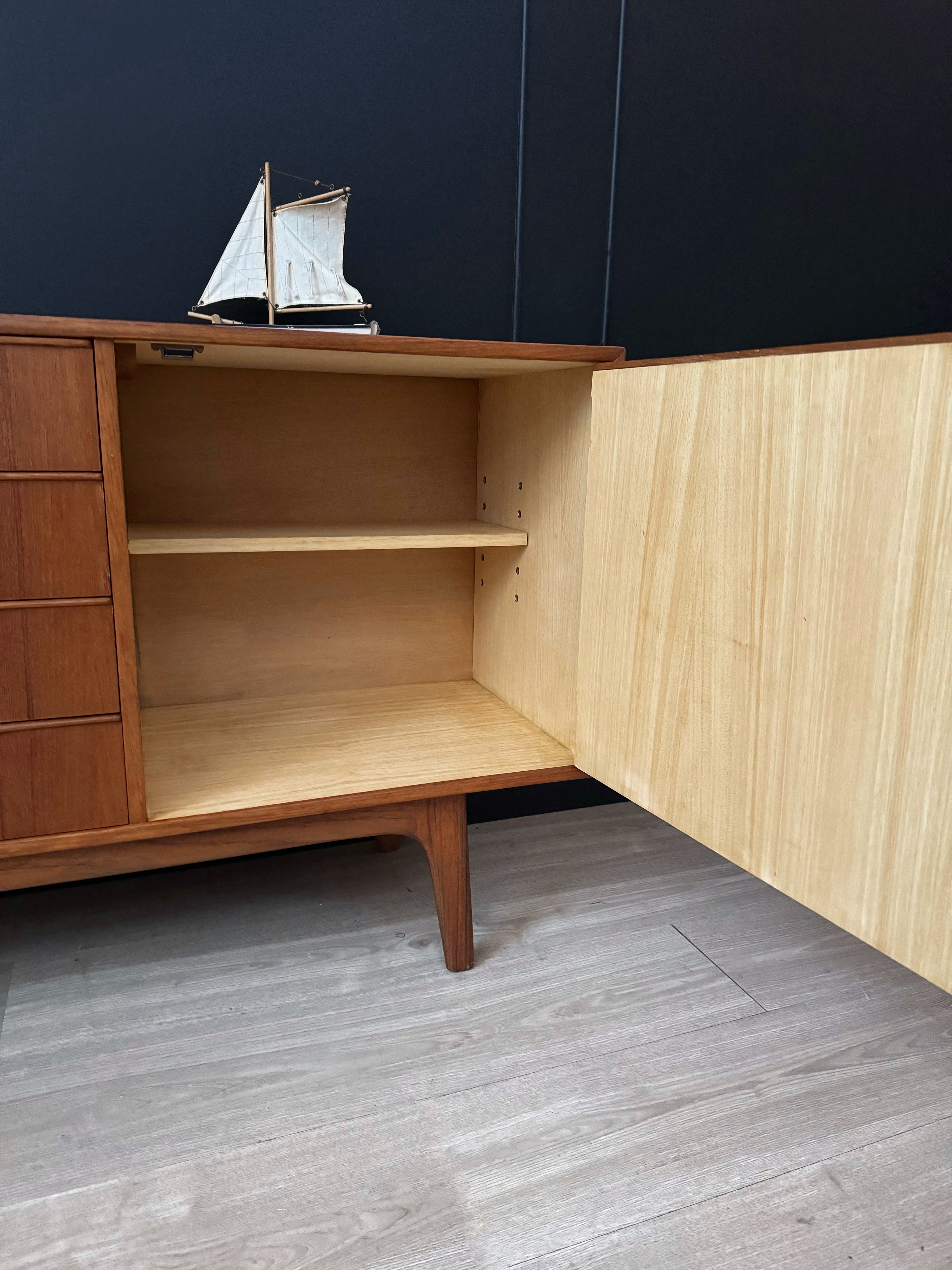 Stunning ‘Noblett Furniture’ sideboard / credenza / buffet