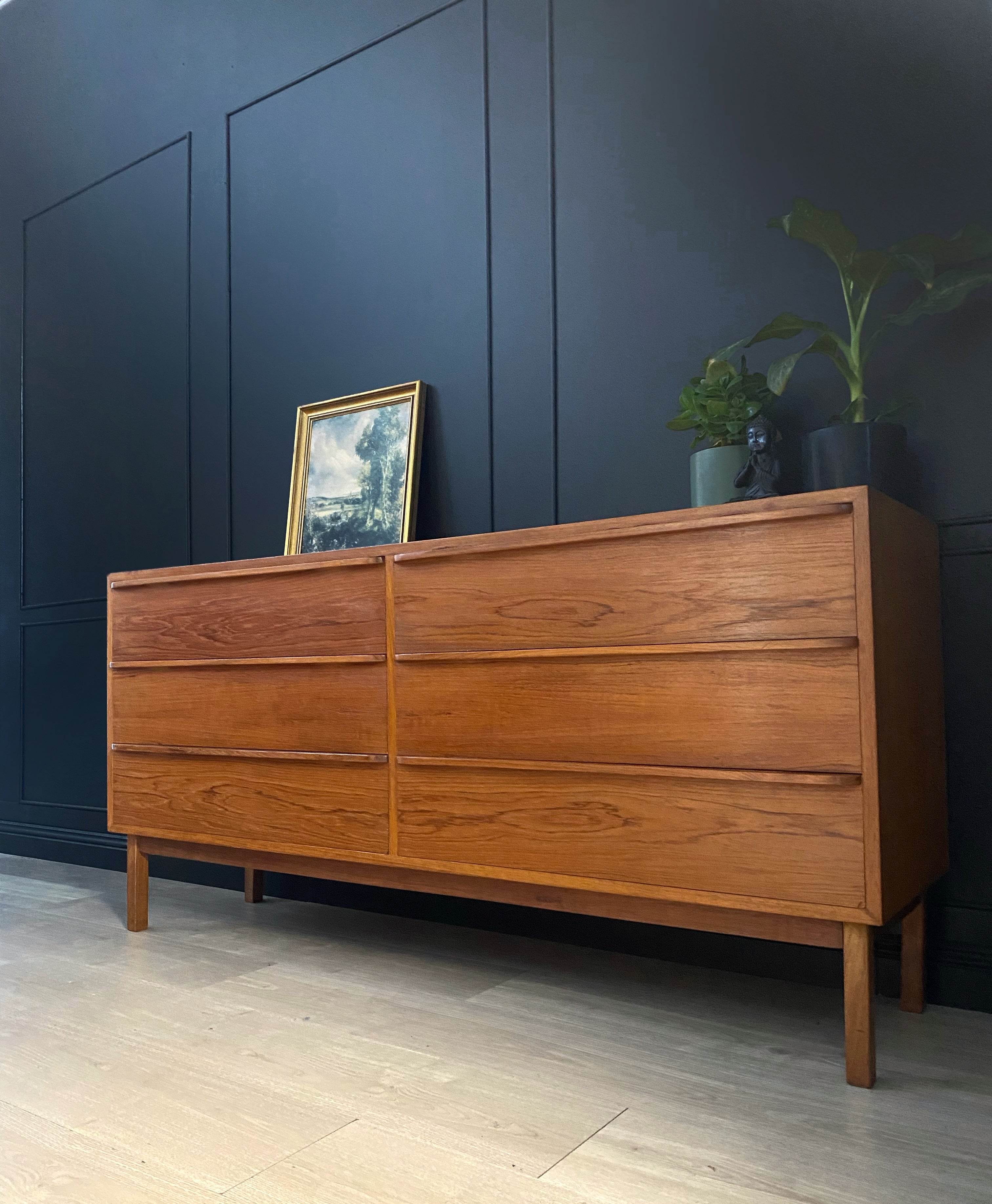 Mid-century dresser