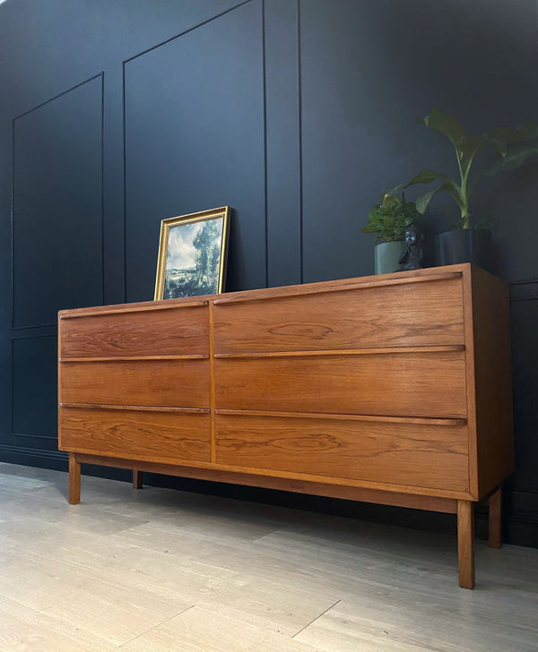 Mid-century dresser