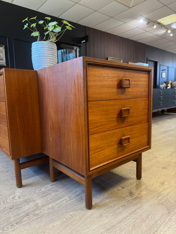 Parker Furniture dresser and bedside tables teak, view 2