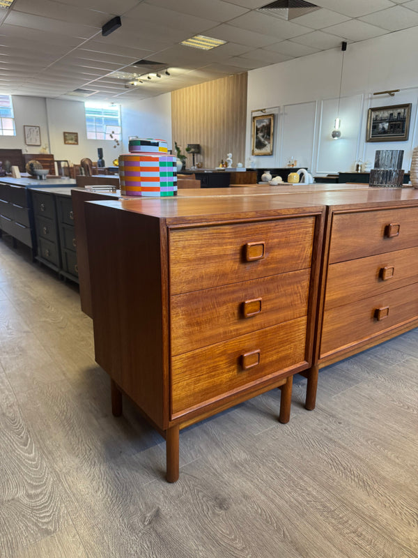 Parker Furniture dresser and bedside tables teak, view 3