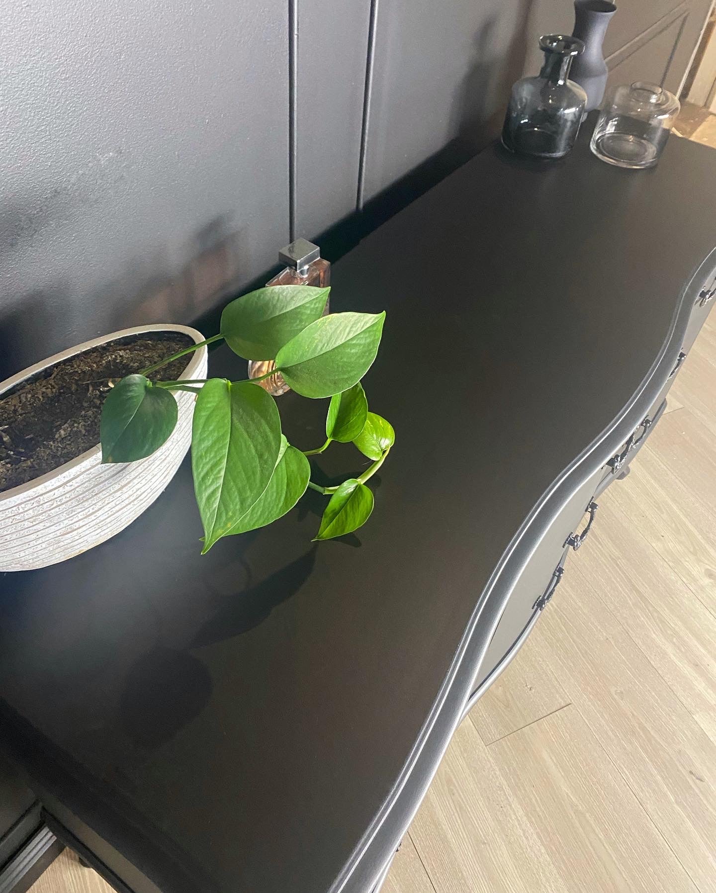 STUNNING BLACK WAVE FRONT DRESSER