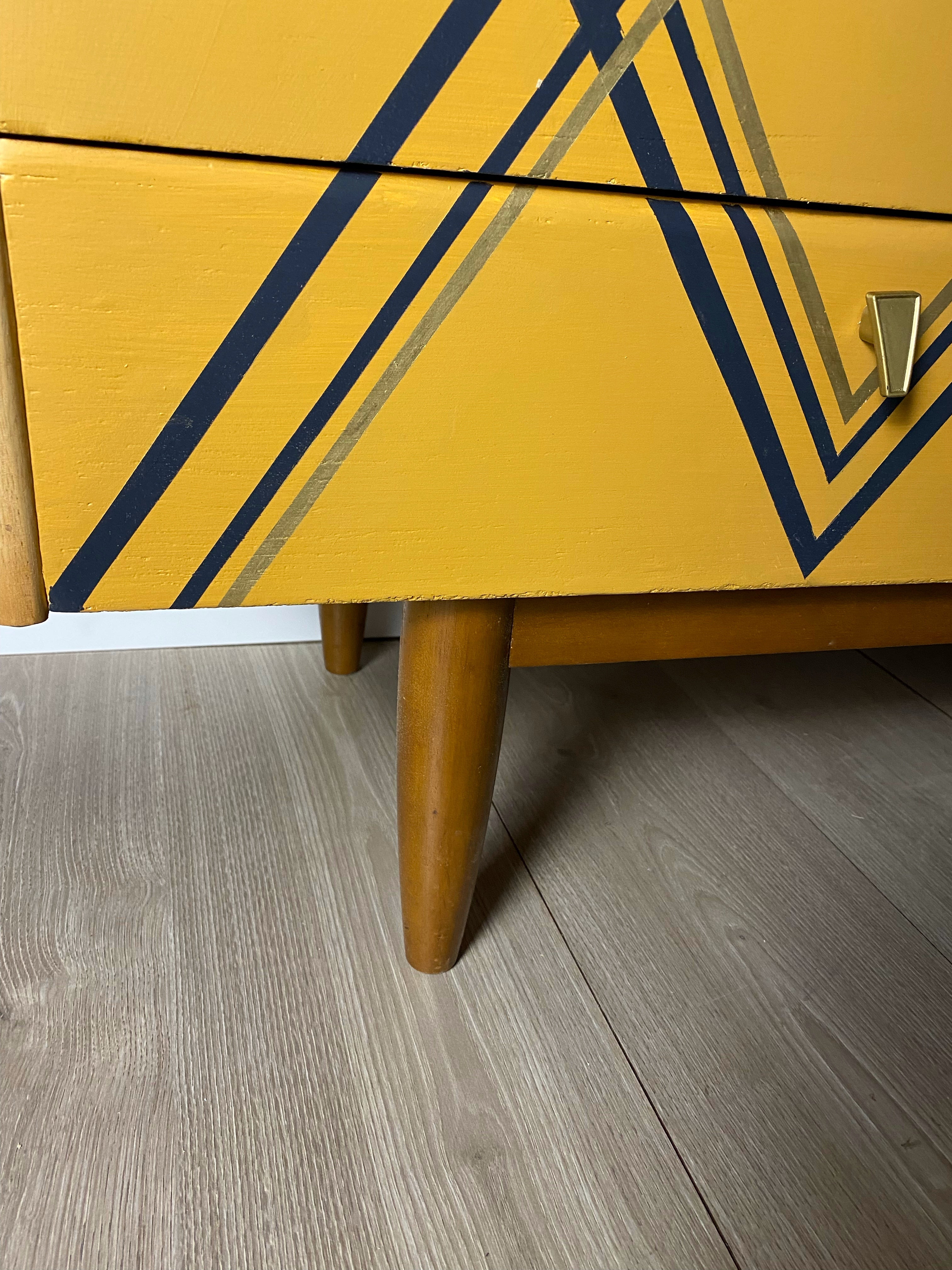 MCM / Retro / Vintage dresser