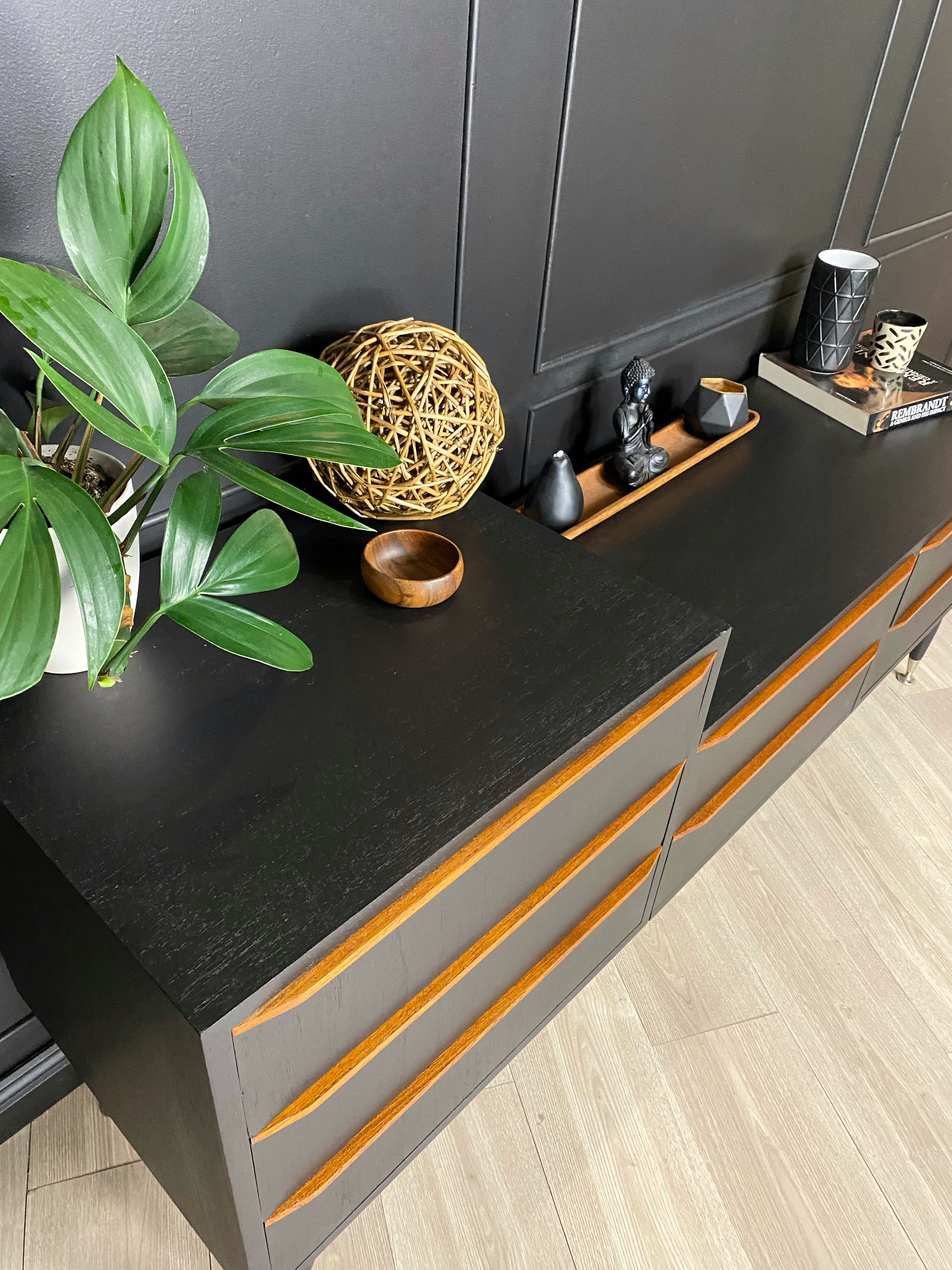 Mid century modern dresser / vintage/ retro