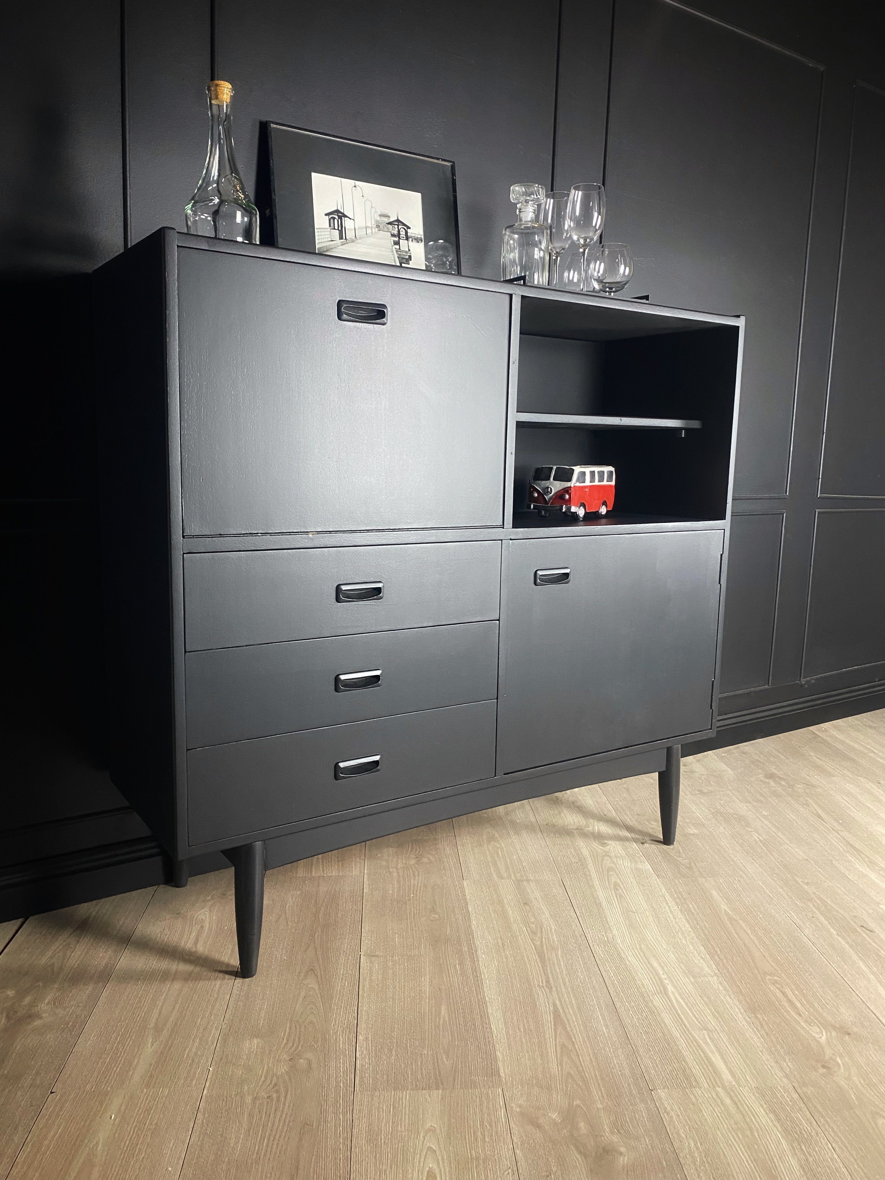 ’CHATLEY’ bar / drinks cabinet