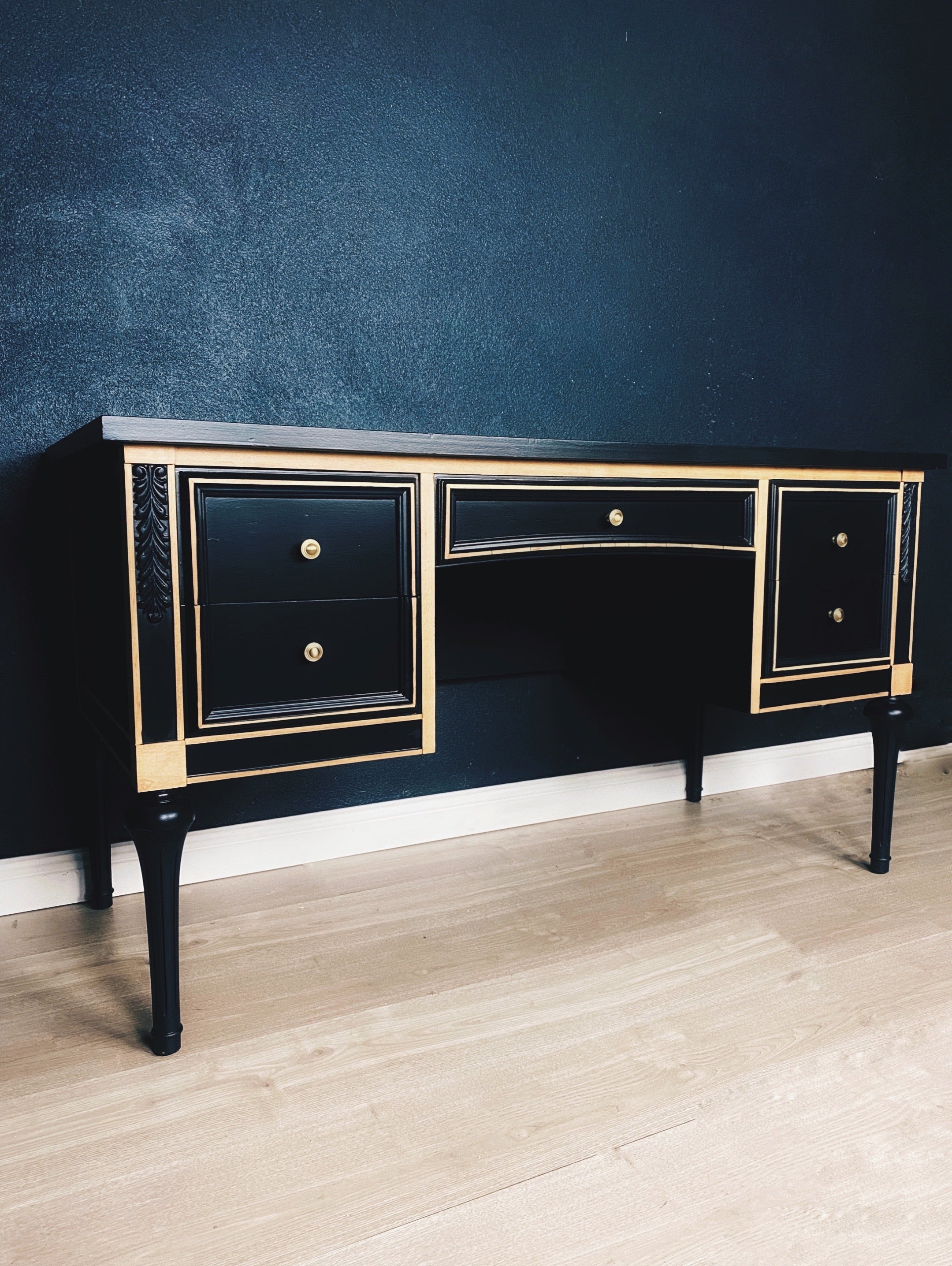 Elegant mid century "TRASK" desk