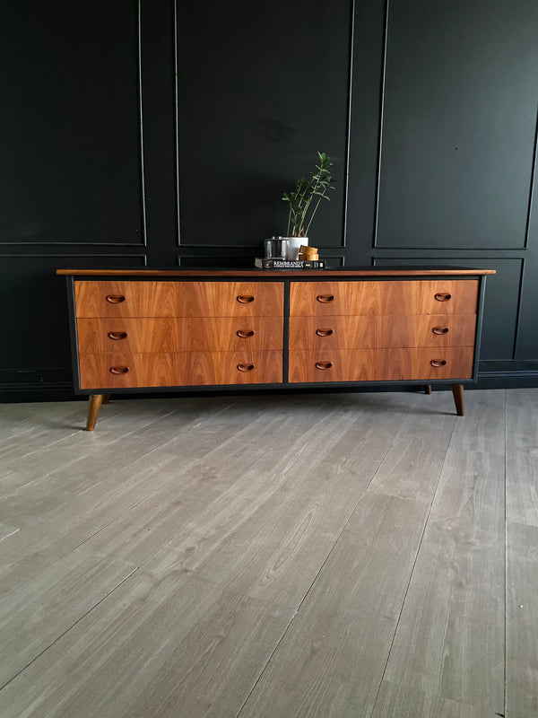 A. Jelliffe dresser, view 2